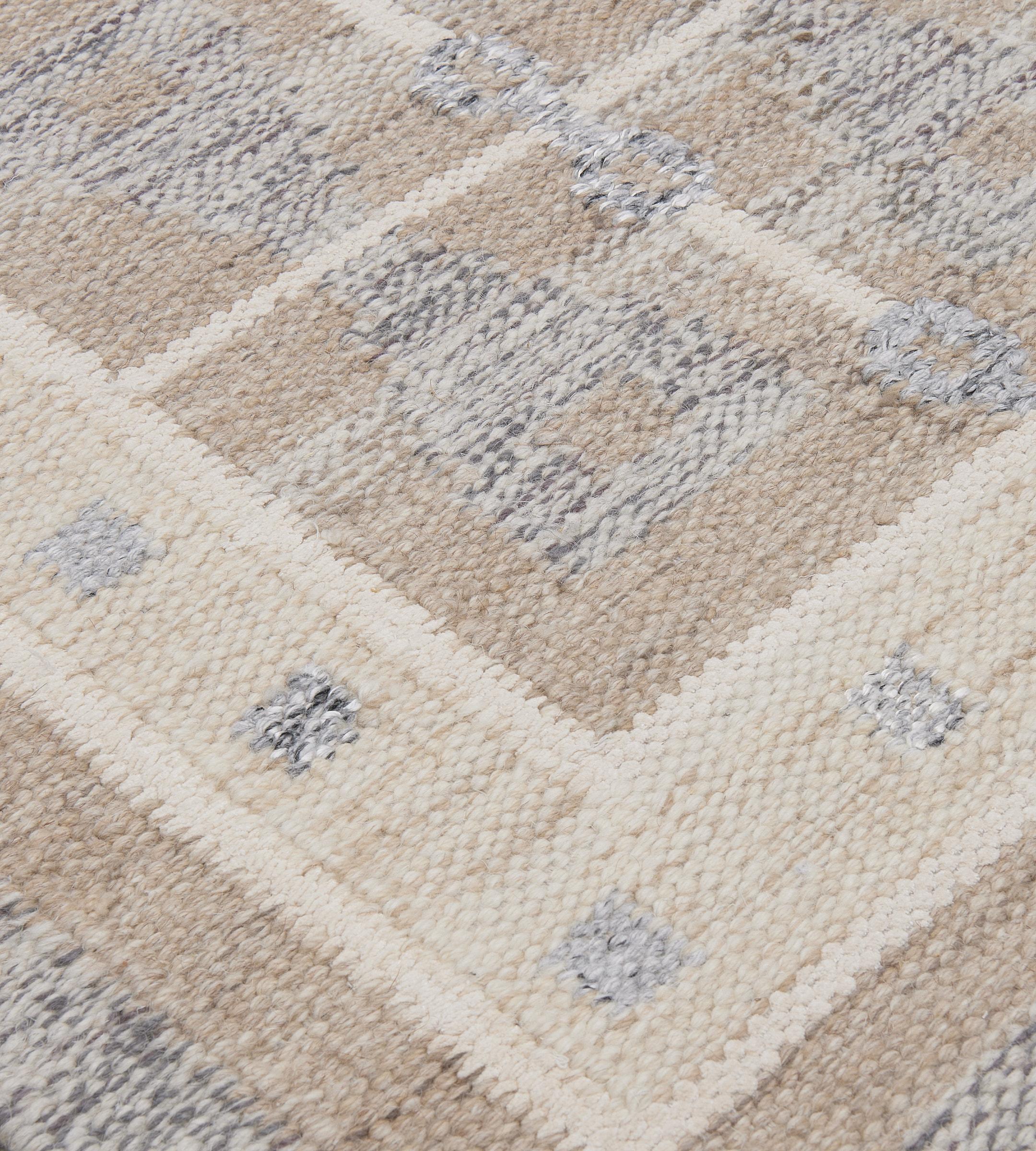 100% Wool Hand-Woven Geometric Beige Swedish-Inspired Flatweave Rug For Sale 1