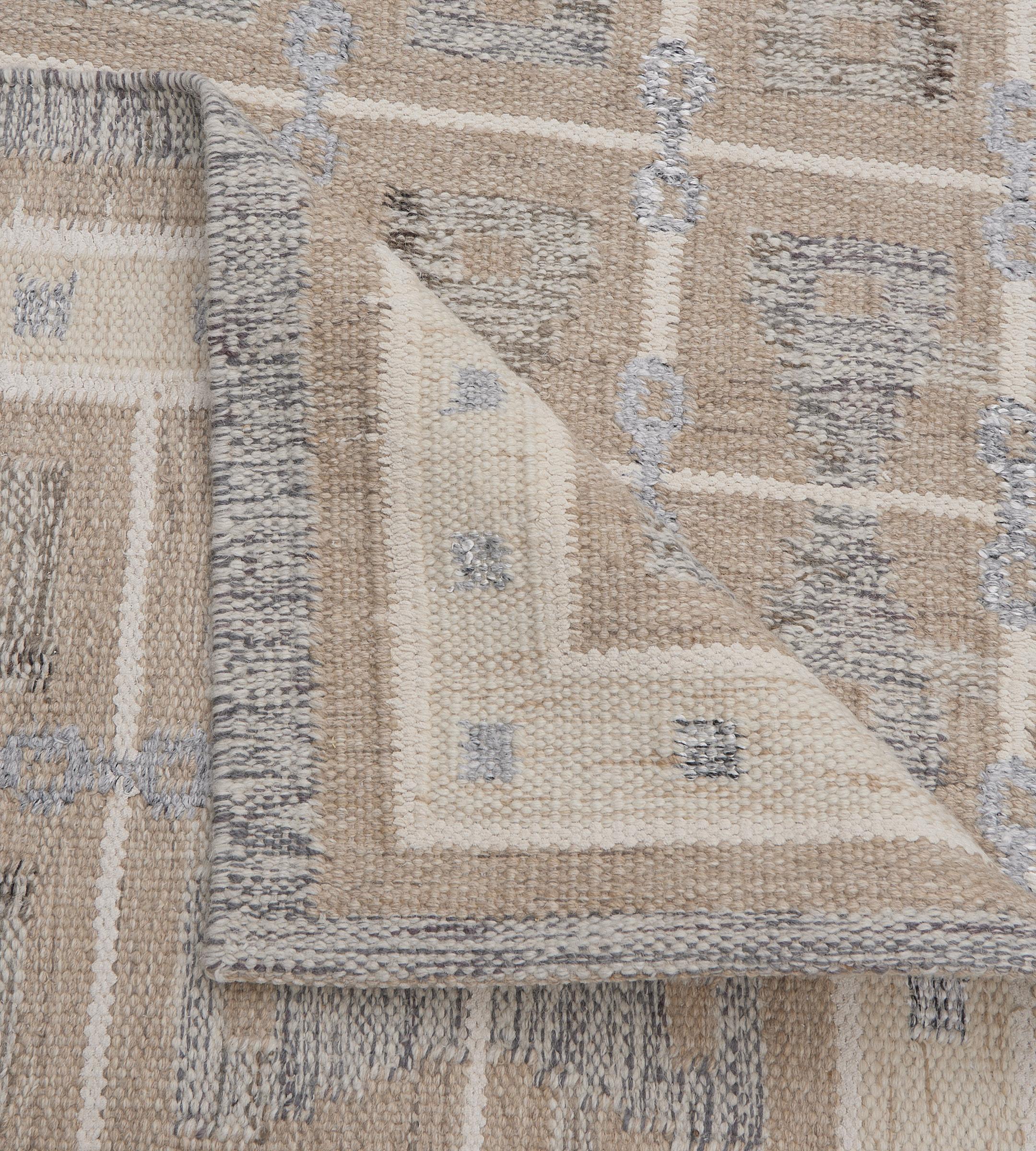 100% Wool Hand-Woven Geometric Beige Swedish-Inspired Flatweave Rug For Sale 2