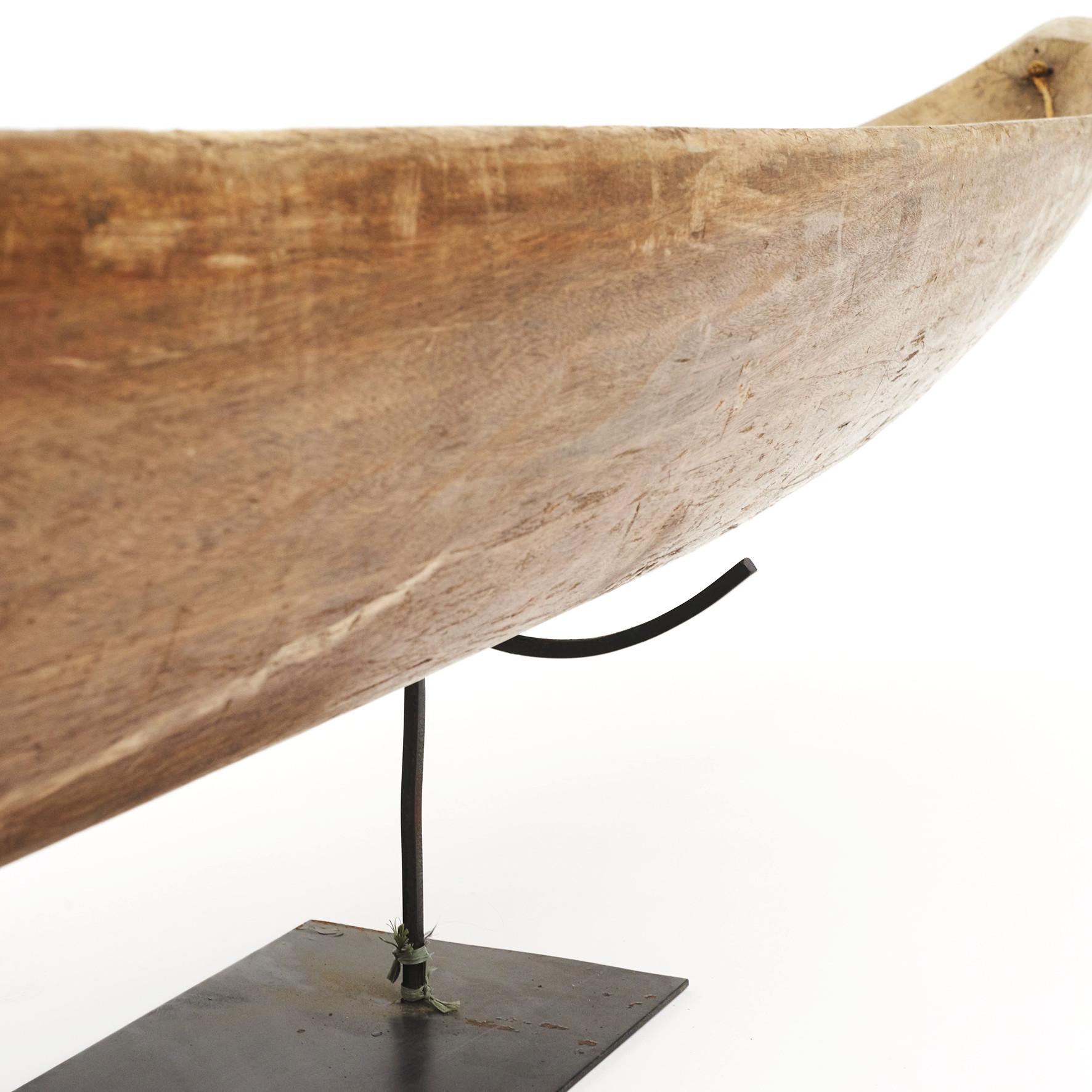Canoa di 100 anni fa scolpita da un unico pezzo di legno duro di Molave in vendita 2