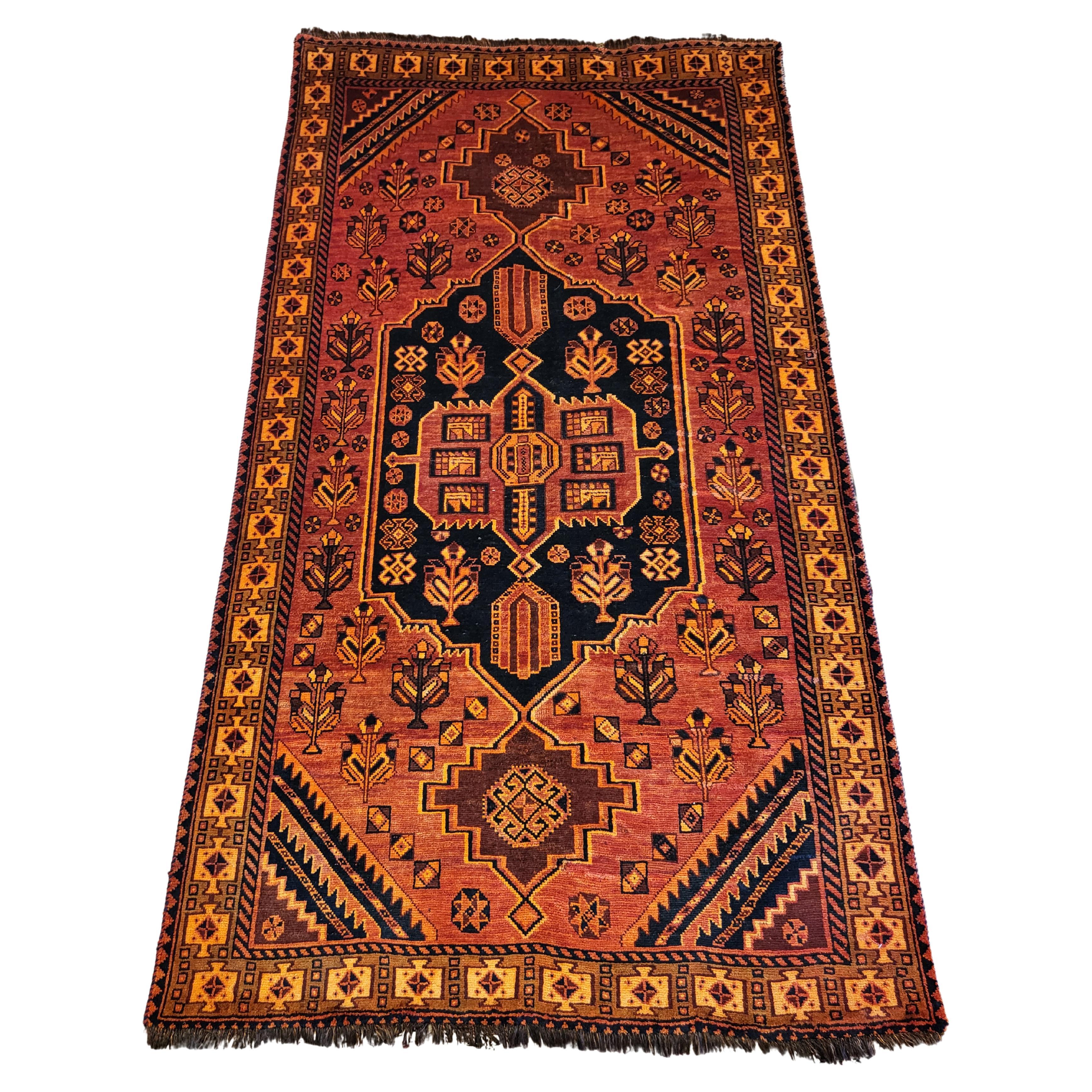 Lori, vieux de plus de 100 ans, tapis persan géométrique nomade - orange / rouille, marine / noir