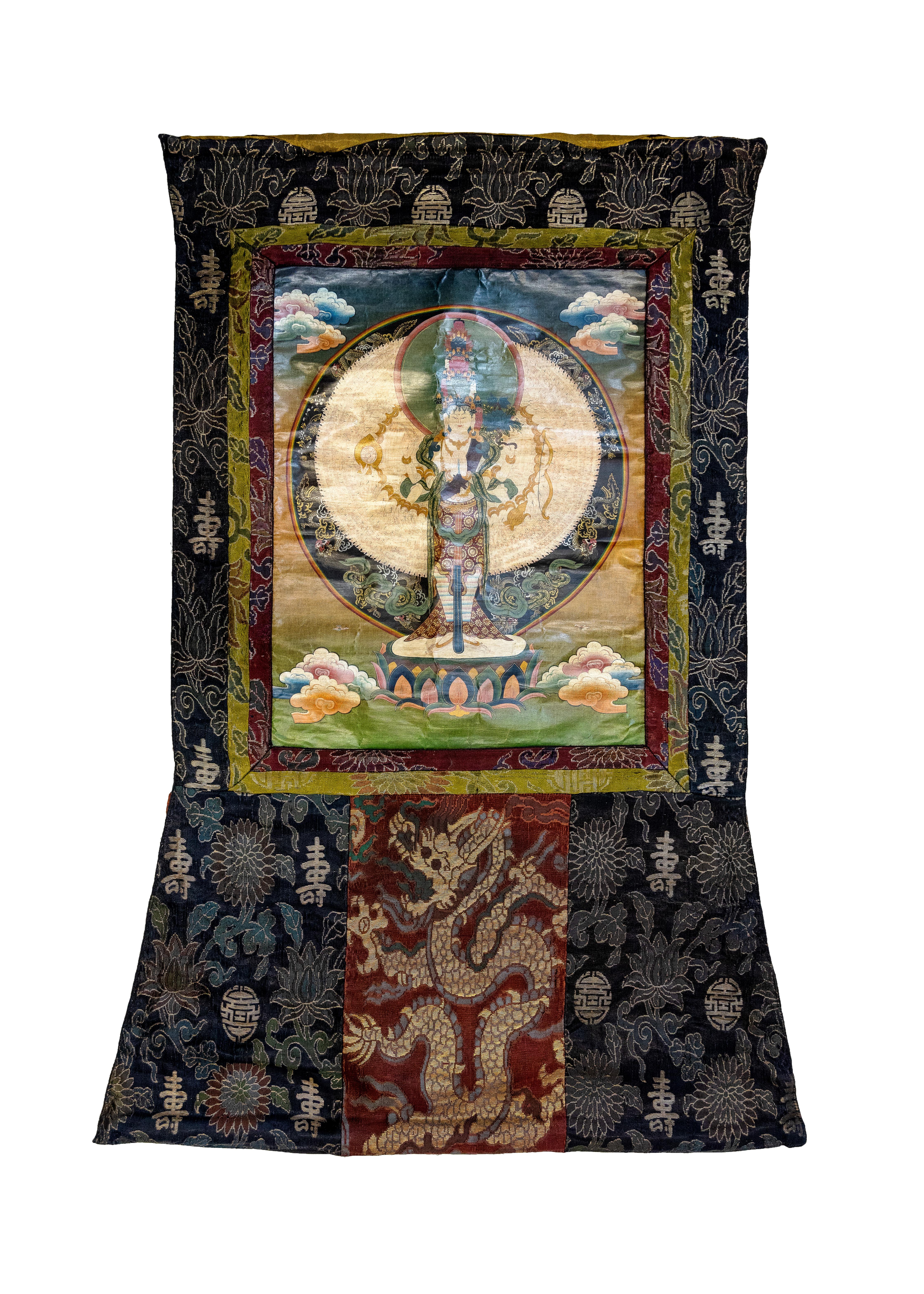 1000 Wappen Avalokiteshvara tibetische Thangka im Zustand „Gut“ im Angebot in Long Beach, CA