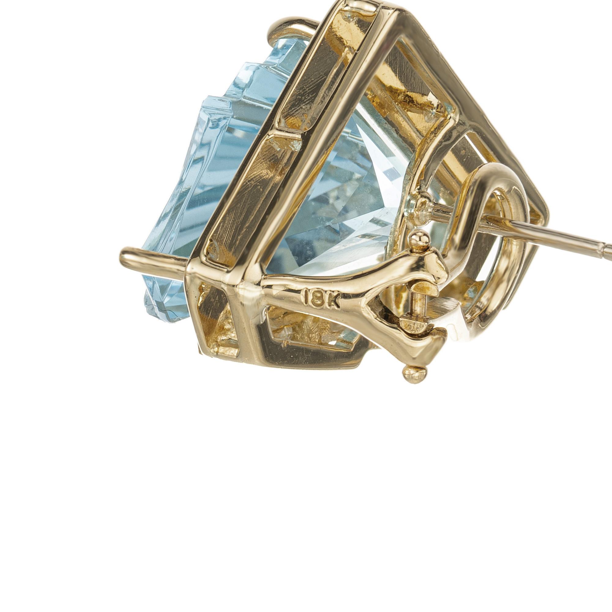 10.00 Carat Blue Topaz Diamond Yellow Gold Lever Back Earrings For Sale 1