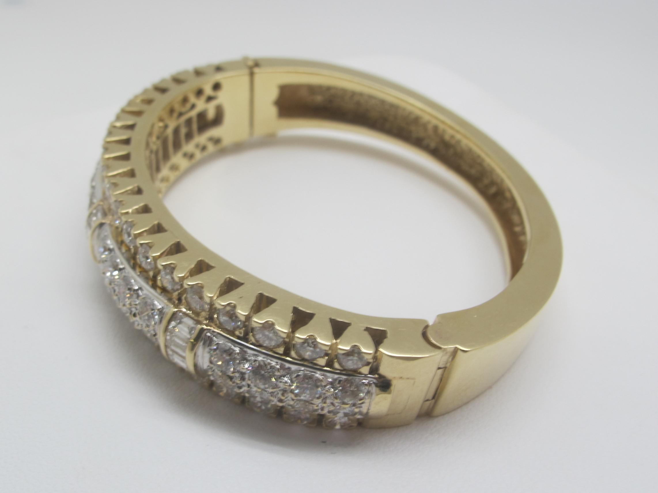 Artisan 10.00 Carat Diamond Bangle 18 Karat Yellow Gold Bracelet