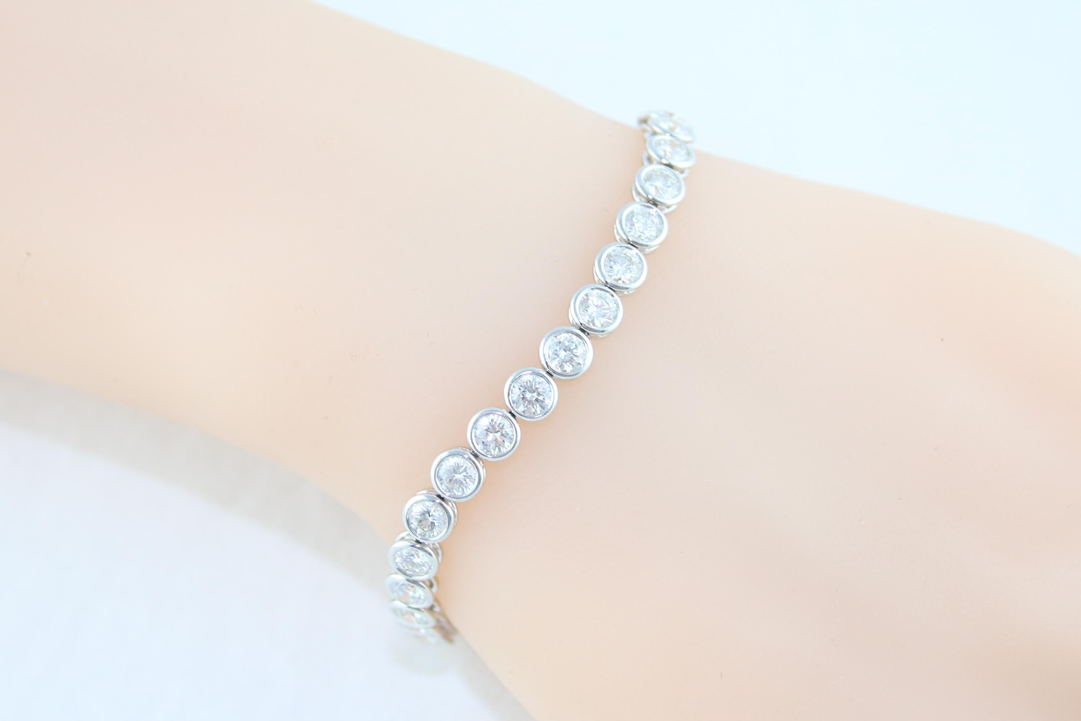 Bracelet tennis en or avec lunette en diamants de 10,00 carats Neuf - En vente à New York, NY