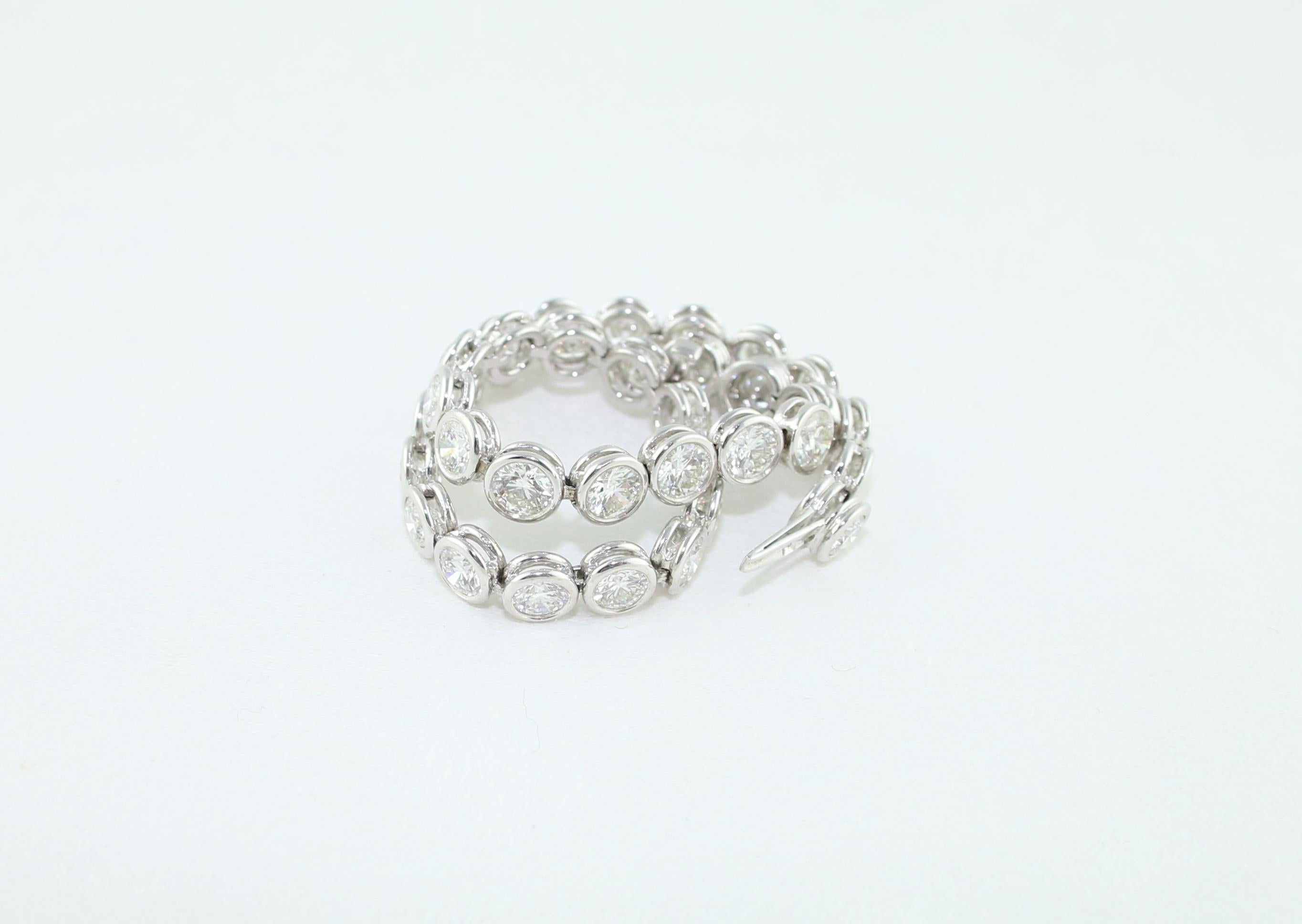 Bracelet tennis en or avec lunette en diamants de 10,00 carats en vente 2