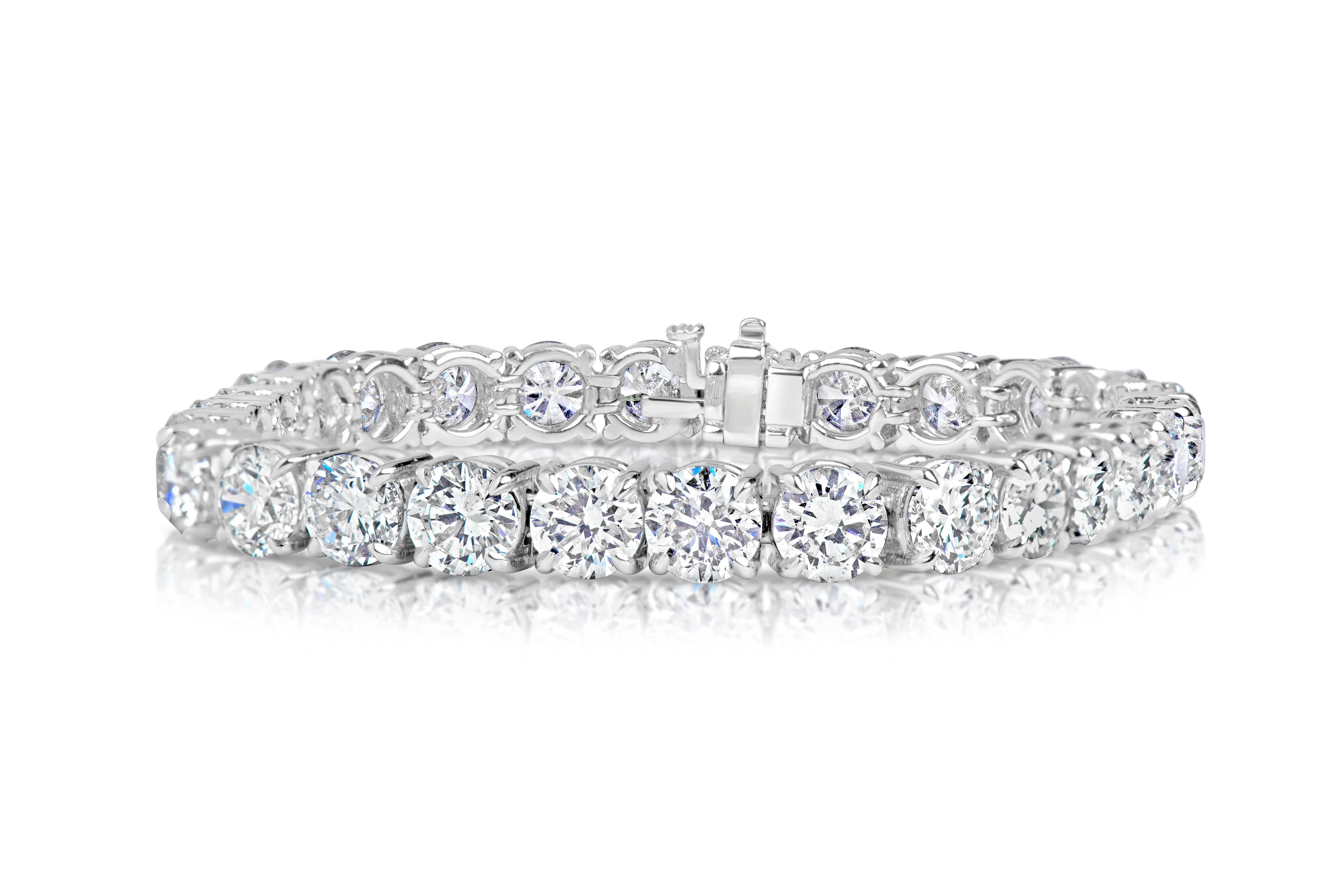Taille ronde Bracelet tennis en or blanc 14 carats avec diamants de 10 carats d'une valeur moyenne de 0,25 carat en vente