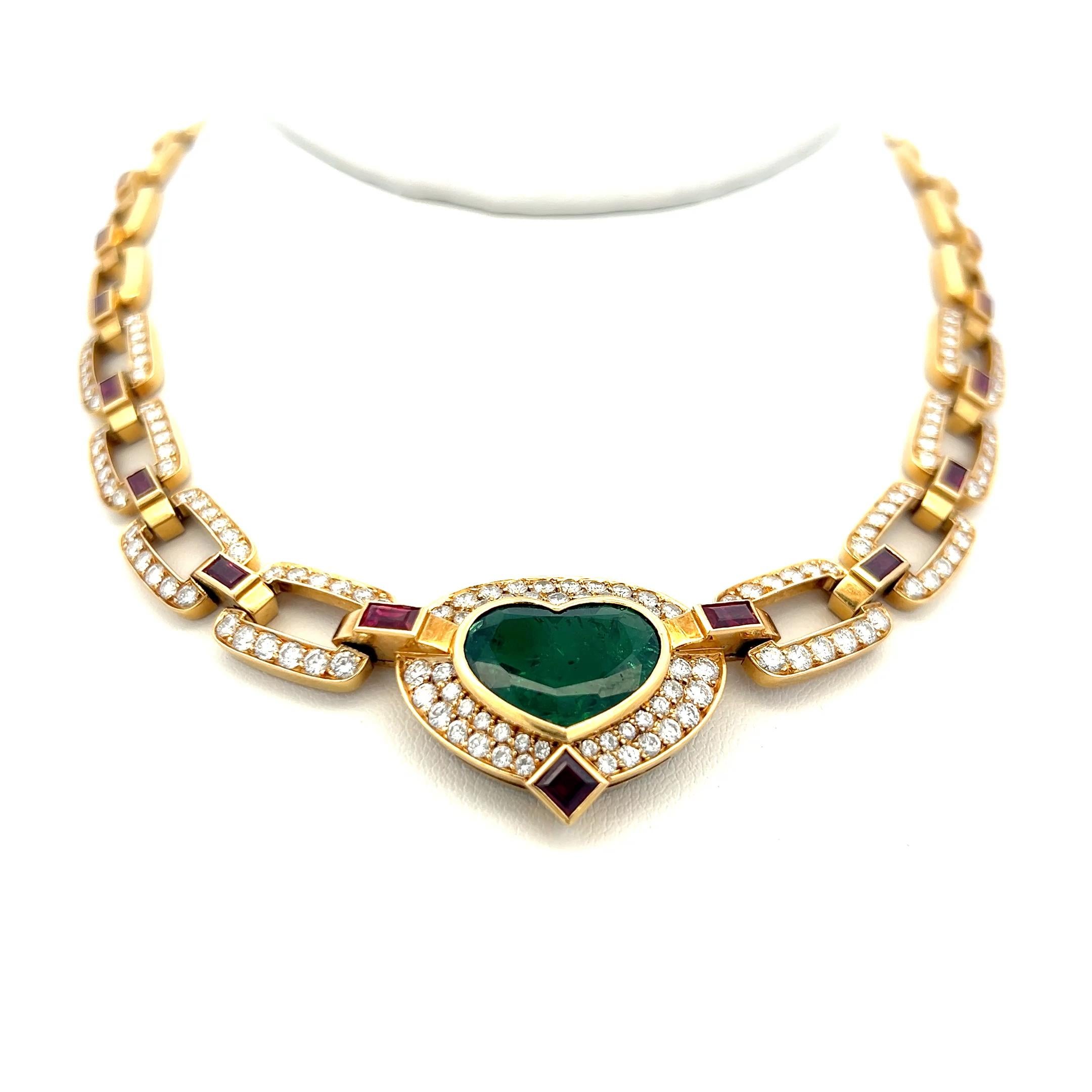 10.00 Carat Emerald 6.00 Carat Round Diamond 5.10 Carat Ruby 18K YG Necklace In Good Condition For Sale In New York, NY