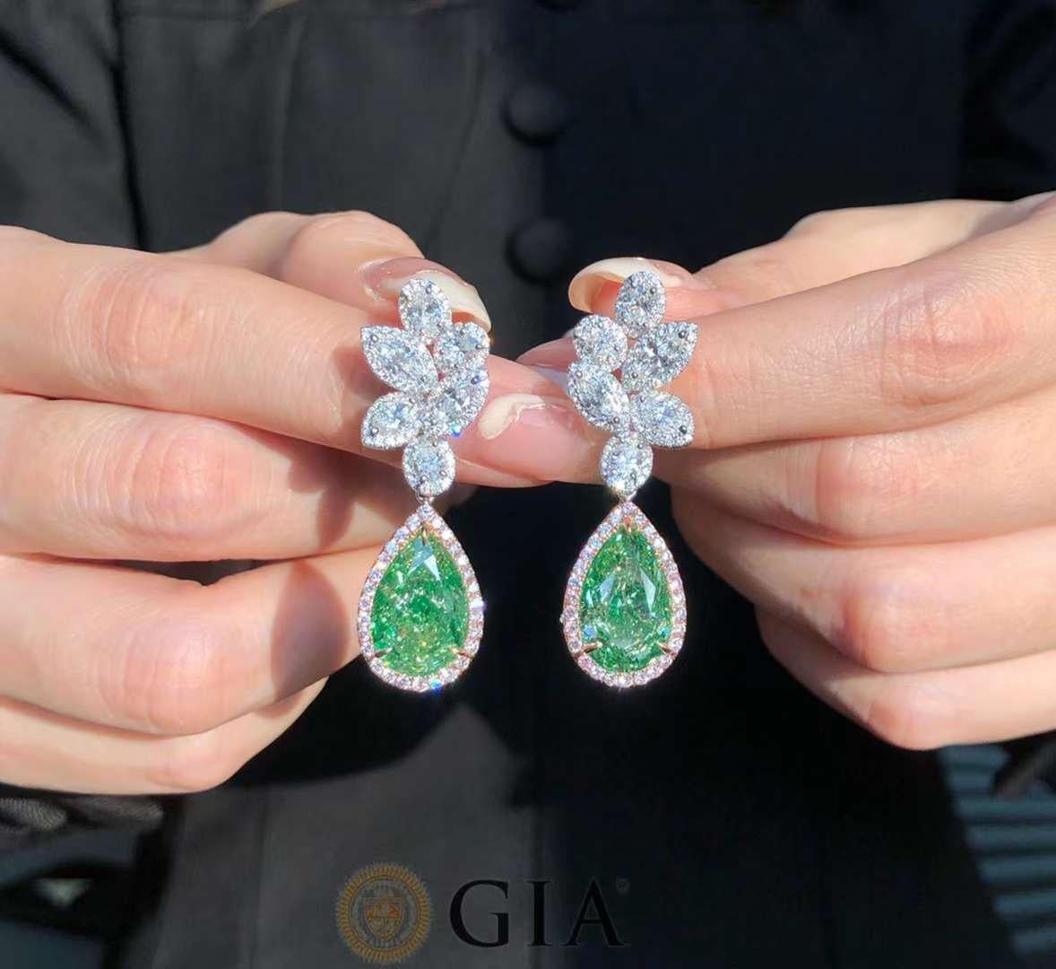 10.00 Karat GIA-zertifizierte grüne Diamanttropfen-Ohrringe - Eze Jewelry im Angebot 1