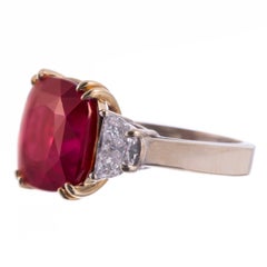 Anello con rubino del Mozambico e diamante a mezza luna da 10,00 carati GIA in oro giallo 18 carati