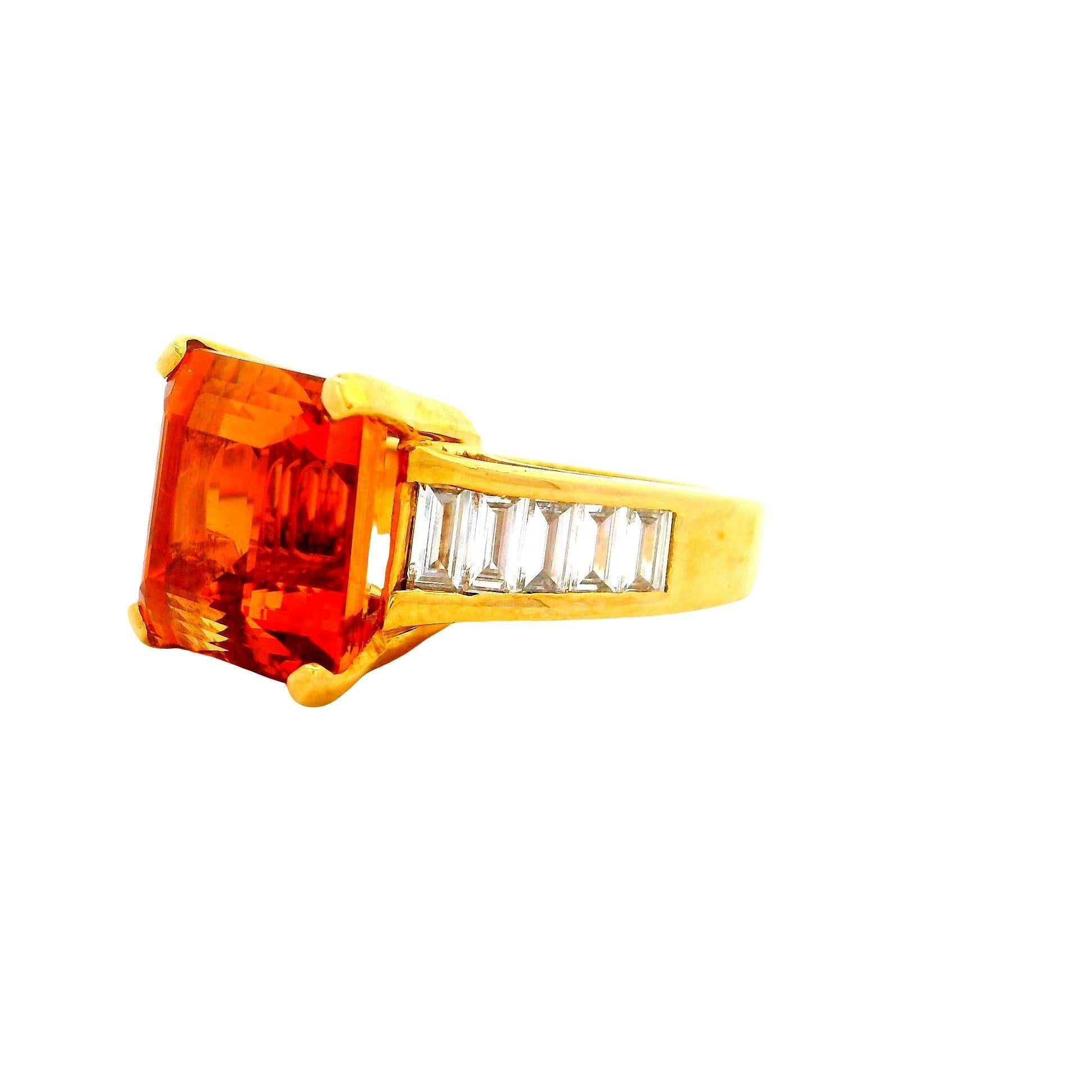 10.00 Carat Imperial Topaz Diamond 18k Yellow Gold Ring In Excellent Condition For Sale In Beverly Hills, CA