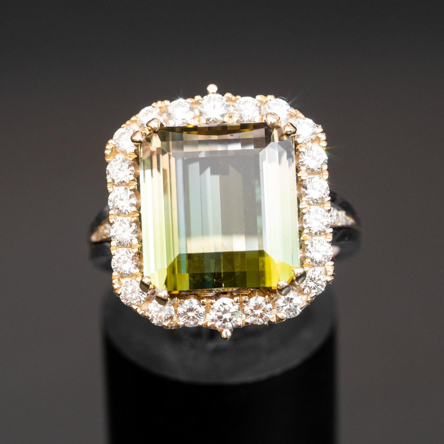 10.00 Carat Natural Bi Color Tourmaline 1.01 Carat Diamonds Statement Ring In New Condition For Sale In Ramat Gan, IL