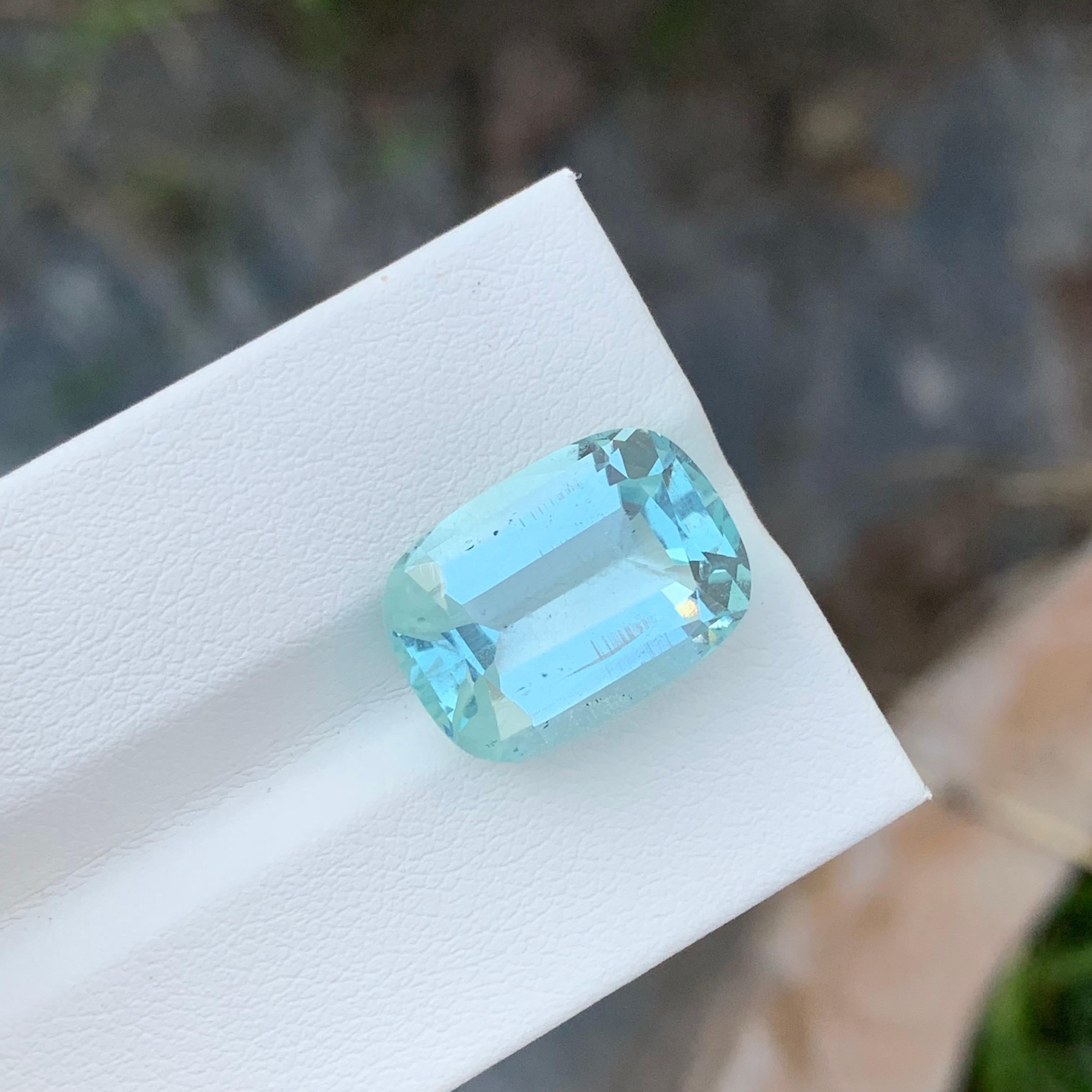 Arts and Crafts 10 Carat Natural Loose Aquamarine  Cushion Shape For Necklace Gem For Sale