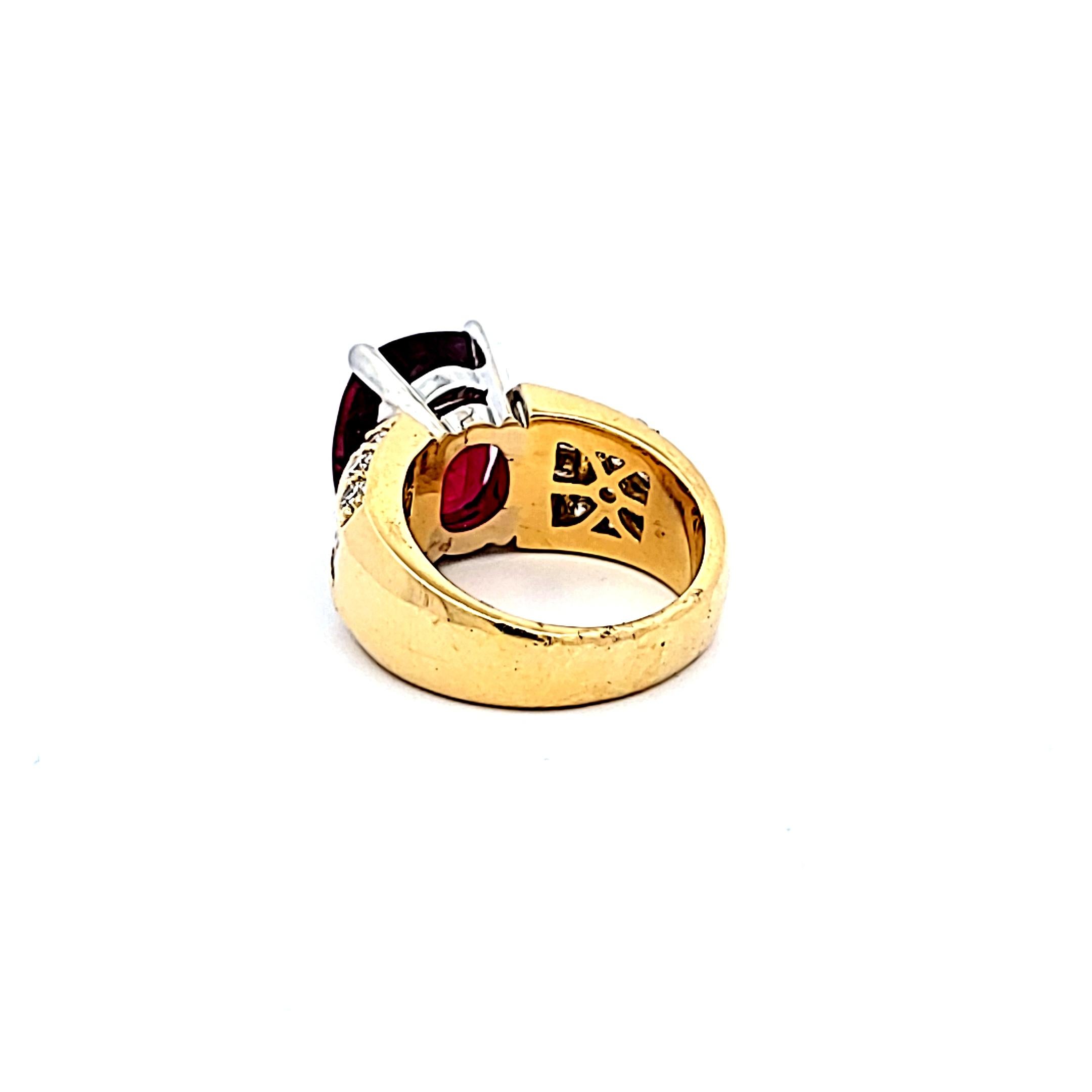 10.00 Carat Tourmaline 1.65 Carat Diamond 18 Karat Yellow Gold Gems Stone Ring For Sale 3