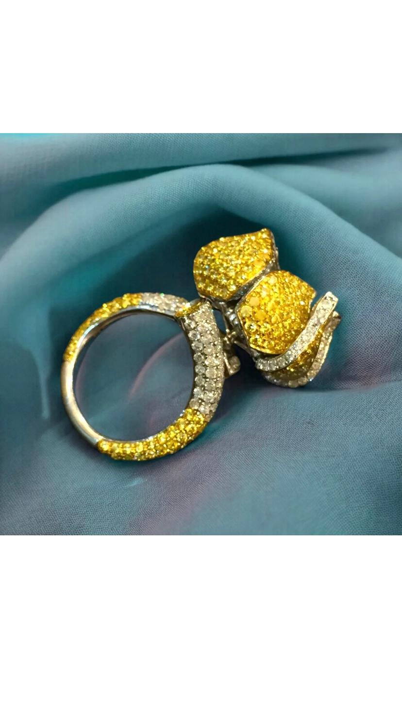 10,00 Karat Gelber Saphir- Diamant-Blumenring aus Gold mit Blumen im Zustand „Neu“ im Angebot in Massafra, IT