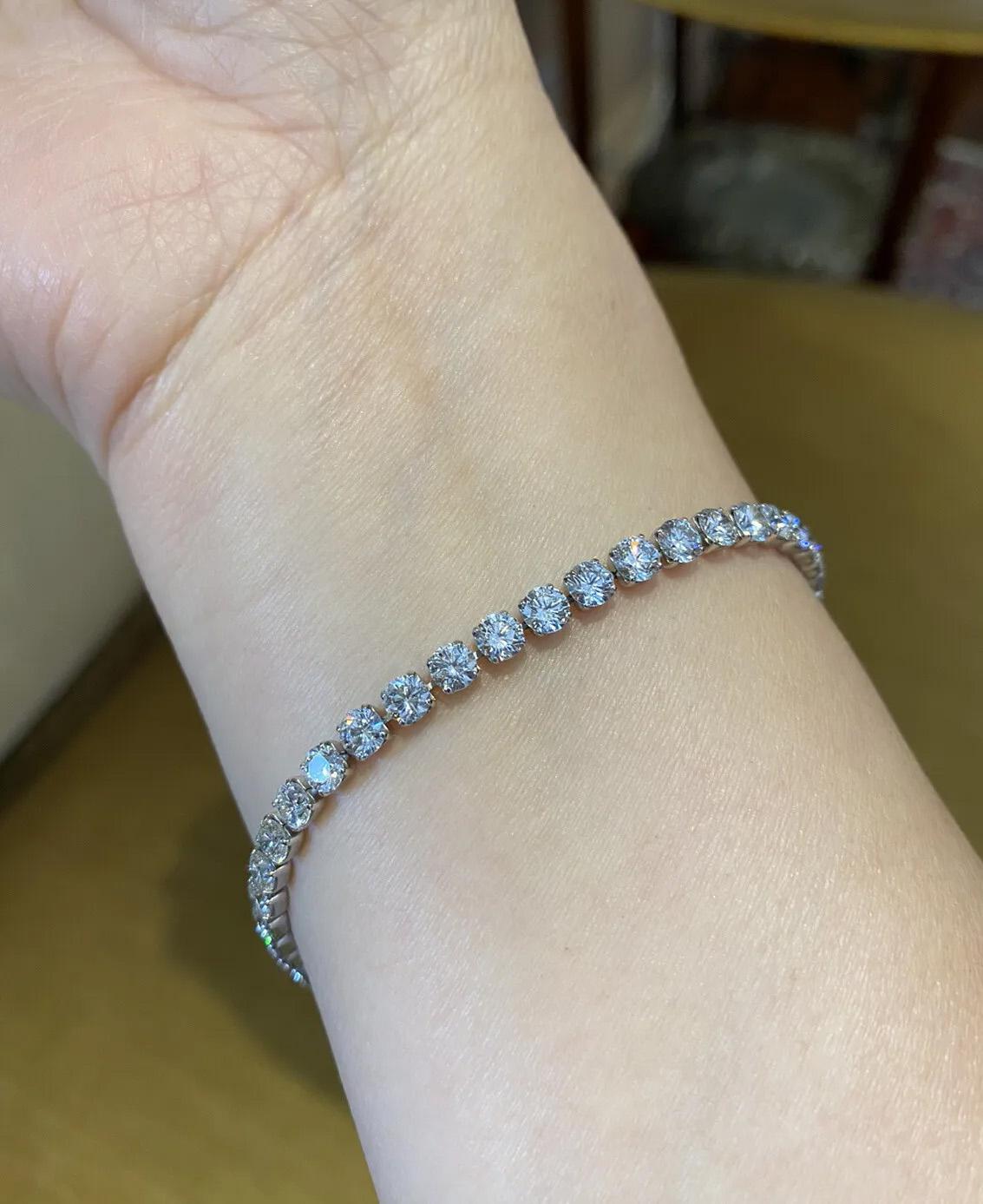 10.00 carat Diamond Tennis Bracelet in Platinum 8.25 inches

Diamond Tennis Bracelet features 48 Round Brilliant cut Diamonds set in Platinum. Bracelet is secured by a tongue clasp with a safety latch.

Total diamond weight is 10.00