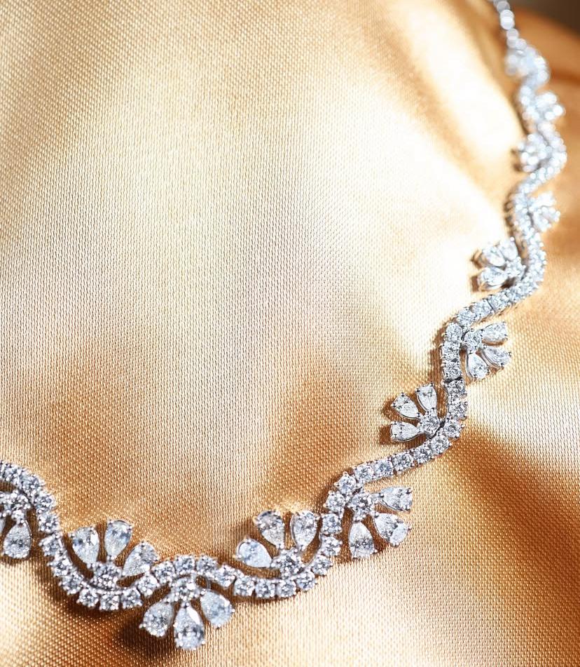 Mixed Cut 10.00 Carats Mixed Shape Diamonds 18k Gold Necklace For Sale