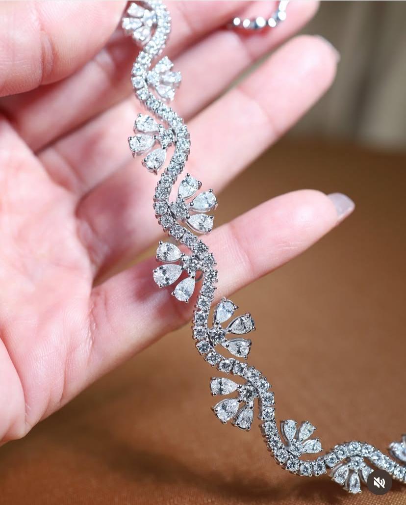 10.00 Carats Mixed Shape Diamonds 18k Gold Necklace In New Condition For Sale In Massafra, IT