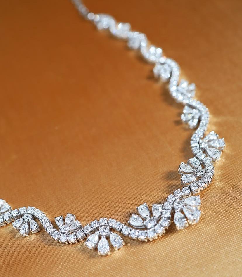 Women's 10.00 Carats Mixed Shape Diamonds 18k Gold Necklace For Sale