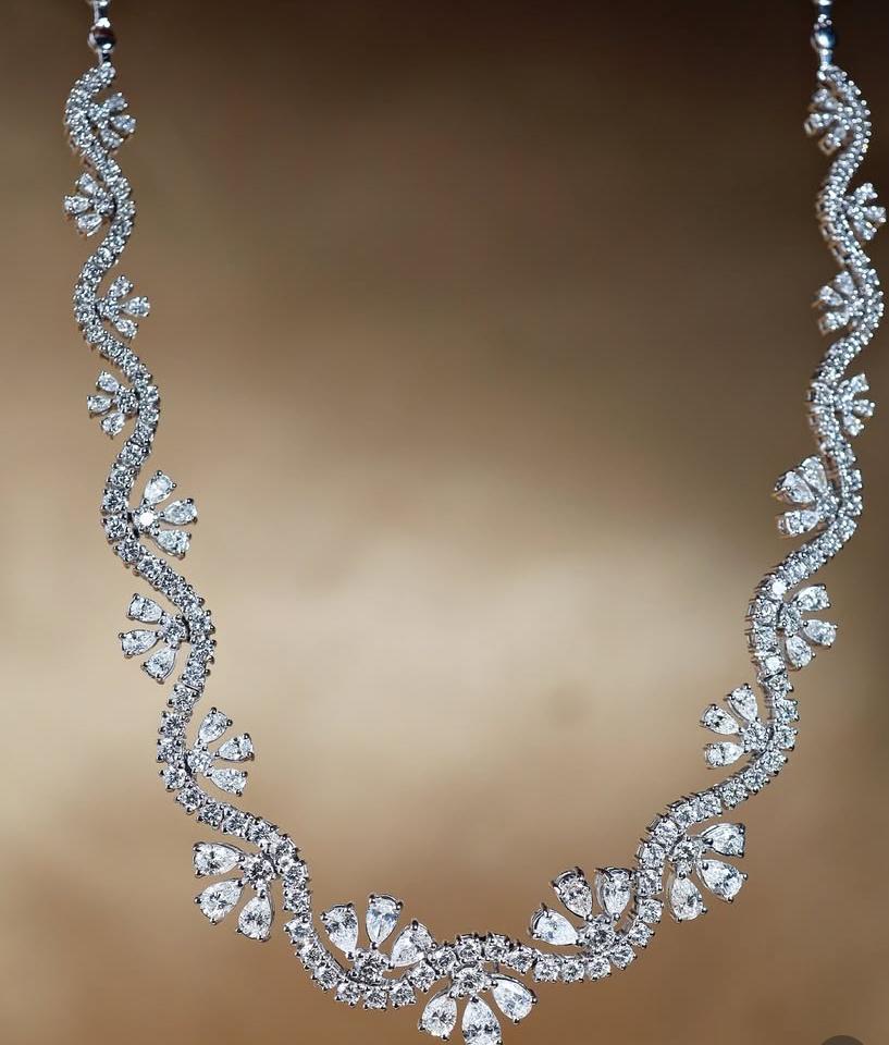 10.00 Carats Mixed Shape Diamonds 18k Gold Necklace For Sale 1
