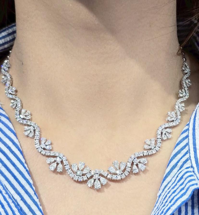 10.00 Carats Mixed Shape Diamonds 18k Gold Necklace For Sale 2