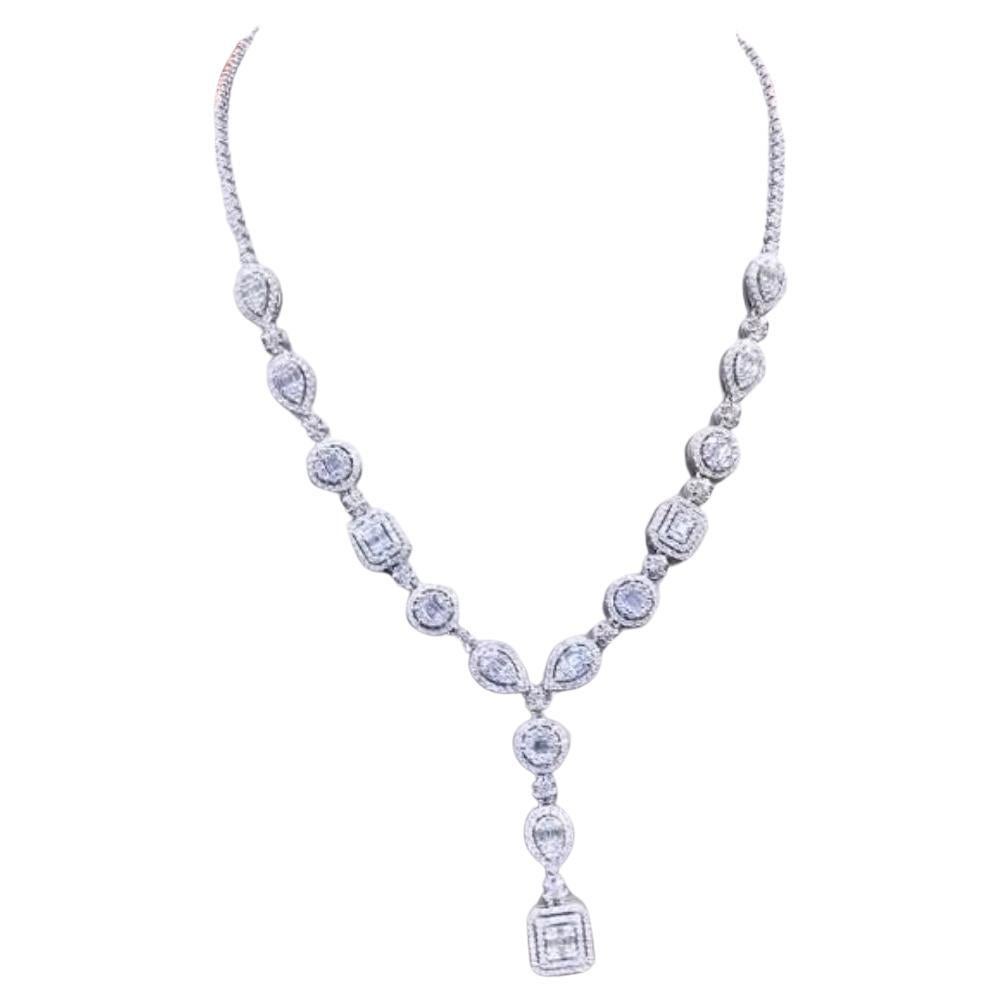 Un'esclusiva collana a illusione, così glamour e dallo stile originale.
Adorna il tuo collo e aggiunge un tocco di classe e charme al tuo look.
Splendida collana in oro 18 carati con 571 pezzi di diamanti Nature, in perfette baguette e taglio