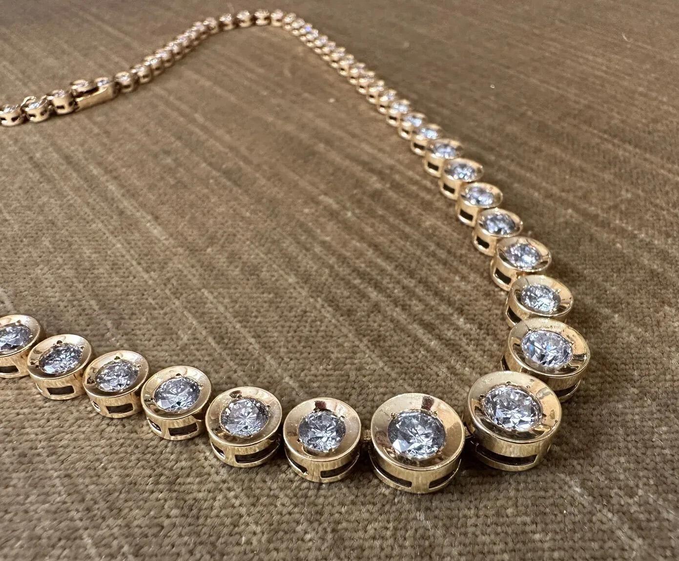 Round Cut 10.00 Carats Total Weight Diamond Tennis Necklace in 18k Yellow Gold  For Sale