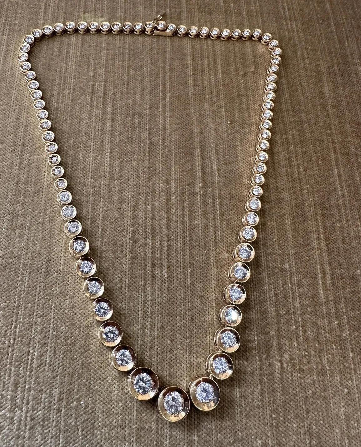 10.00 Carats Total Weight Diamond Tennis Necklace in 18k Yellow Gold  In Excellent Condition For Sale In La Jolla, CA
