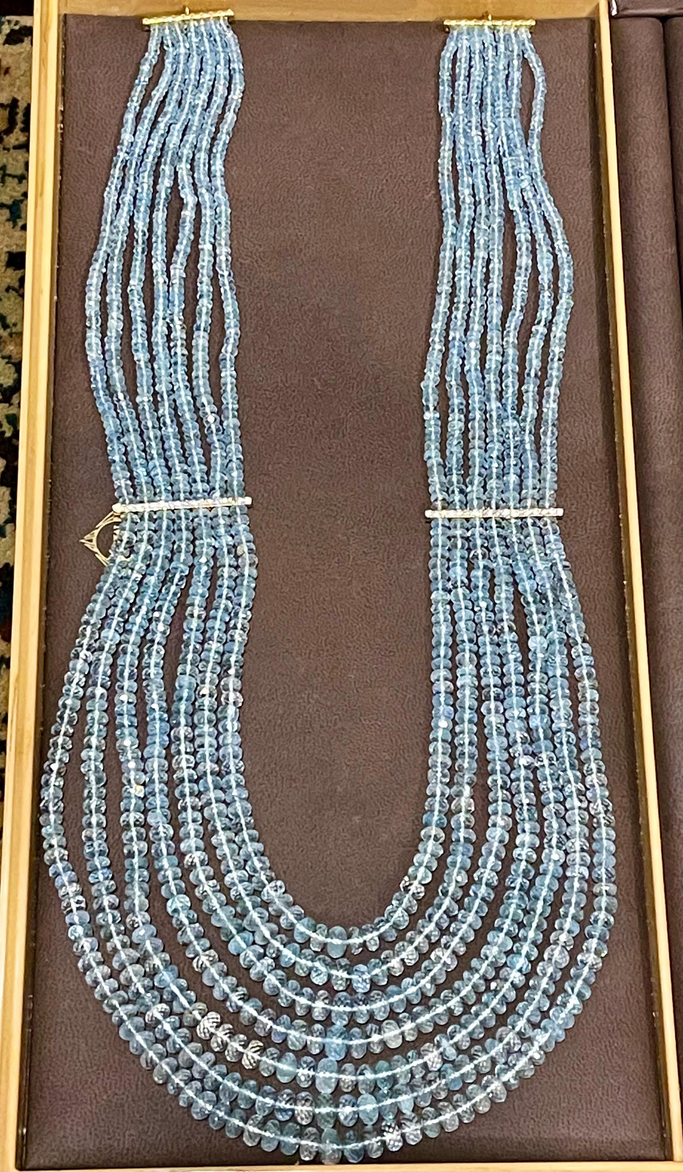1000 Ct 7 Layer Natural Aquamarine Bead Necklace 14 Kt Gold and Diamond Necklace In Excellent Condition For Sale In New York, NY