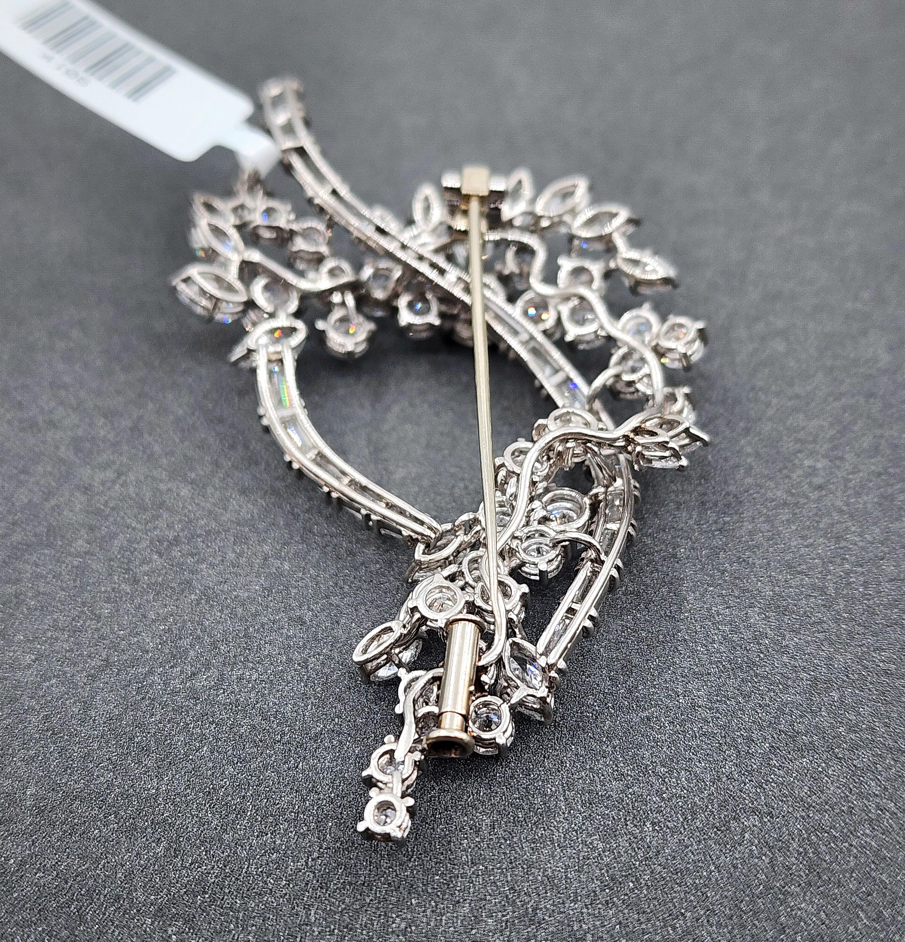 10.00 Carat Diamond Antique Brooch, Platinum In Excellent Condition For Sale In Chicago, IL