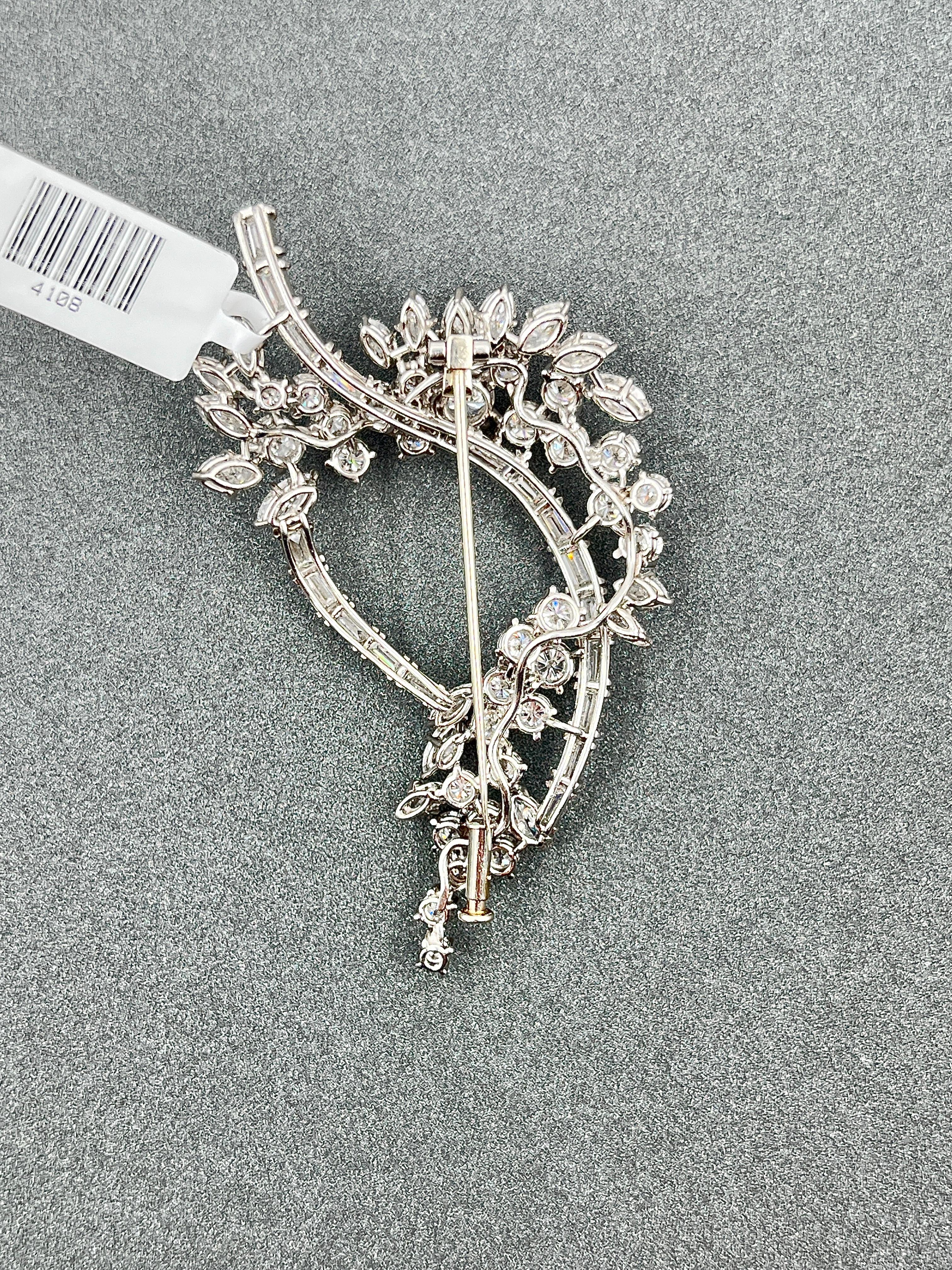 Round Cut 10.00 ct Antique Platinum Brooch For Sale