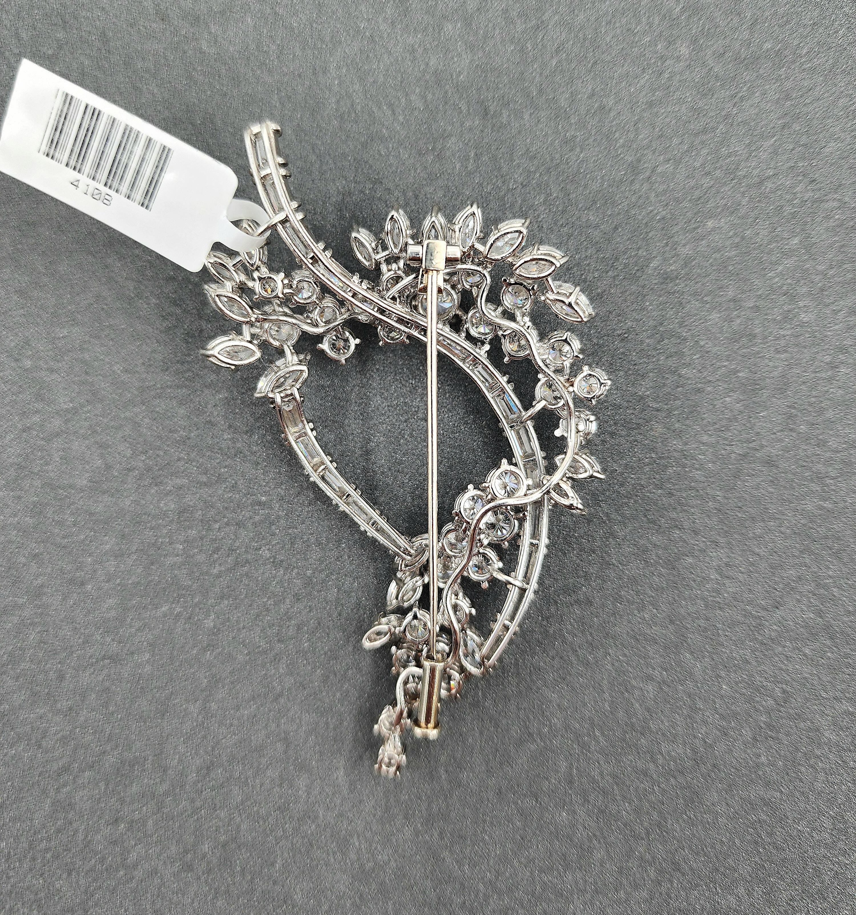 10.00 Carat Diamond Antique Brooch, Platinum For Sale 1