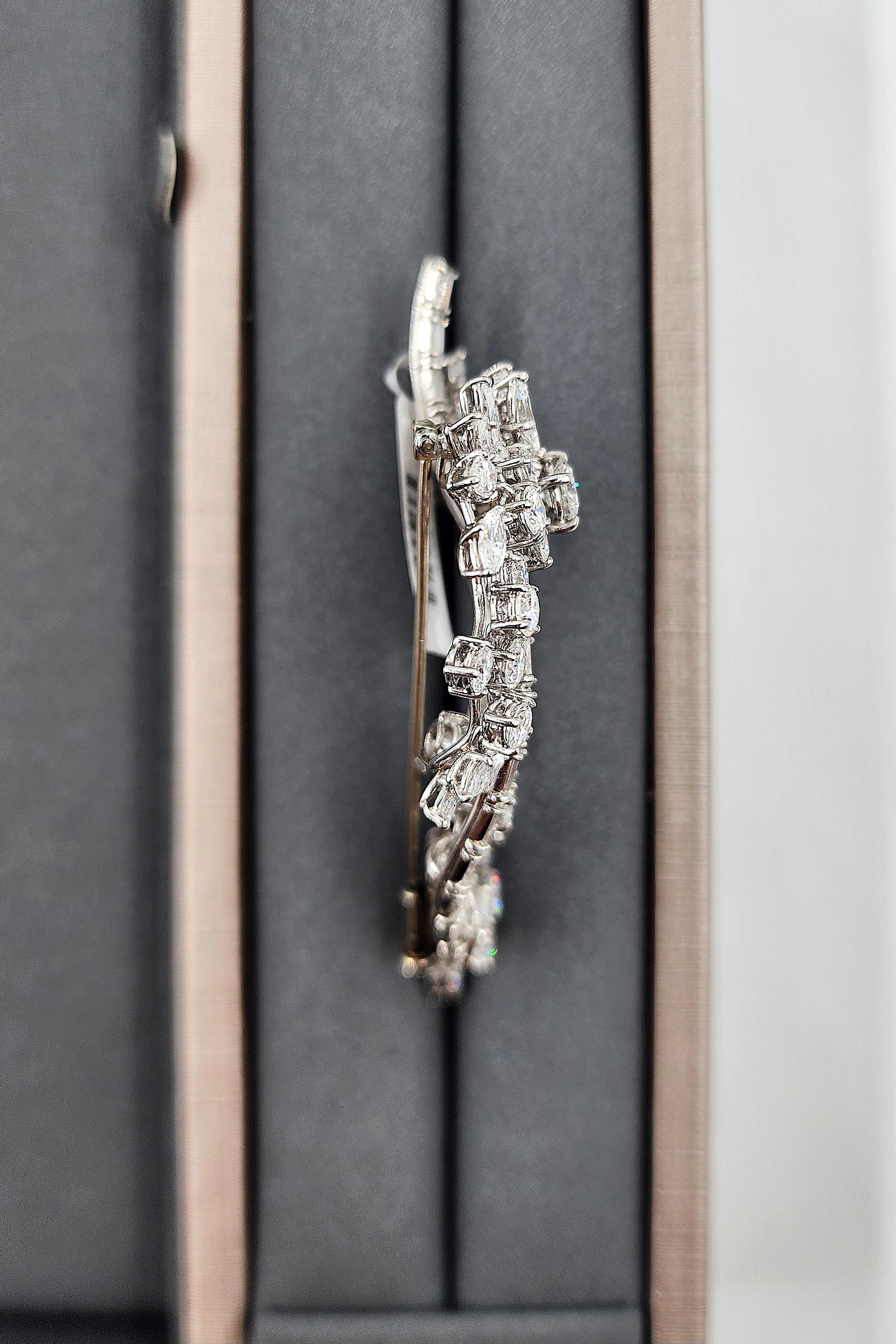 10.00 Carat Diamond Antique Brooch, Platinum For Sale 3