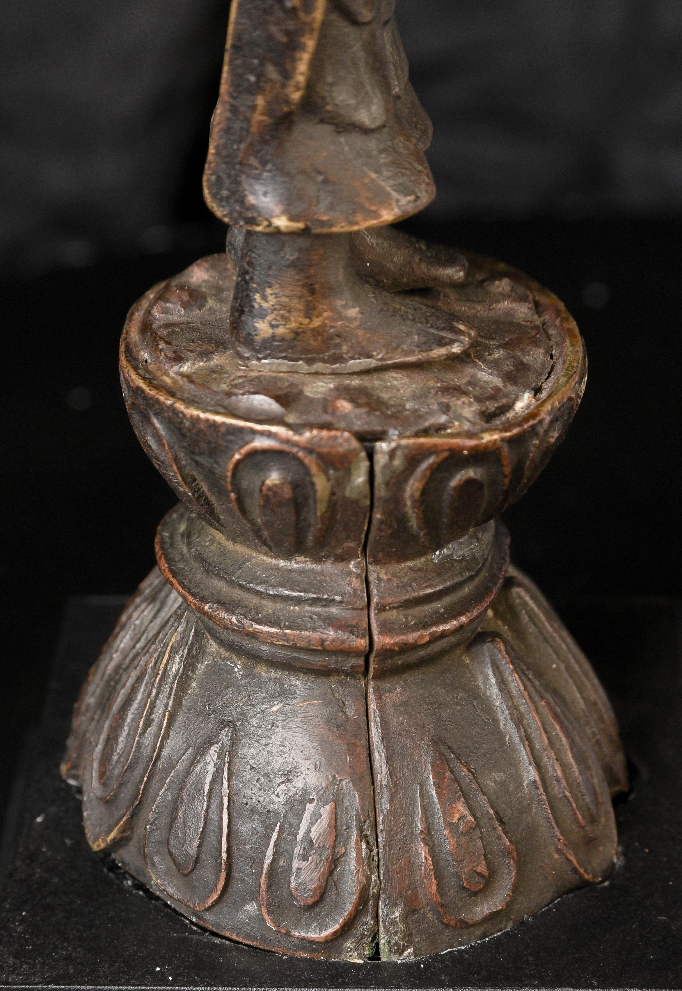 Bouddha coréen de 1000 ans. Moulage solide, très fin, 12 pouces de haut. 10292 en vente 8