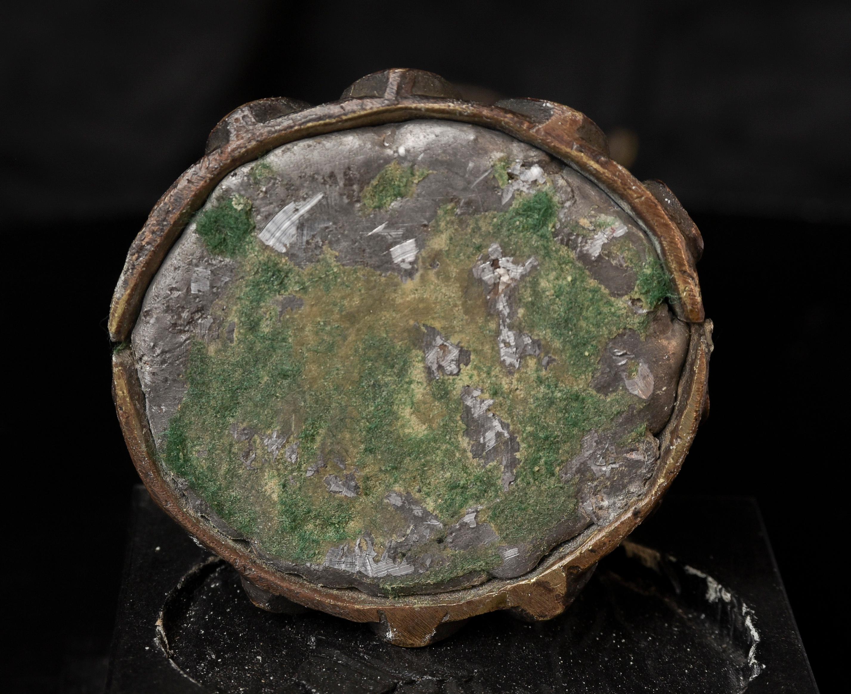 Bouddha coréen de 1000 ans. Moulage solide, très fin, 12 pouces de haut. 10292 en vente 10