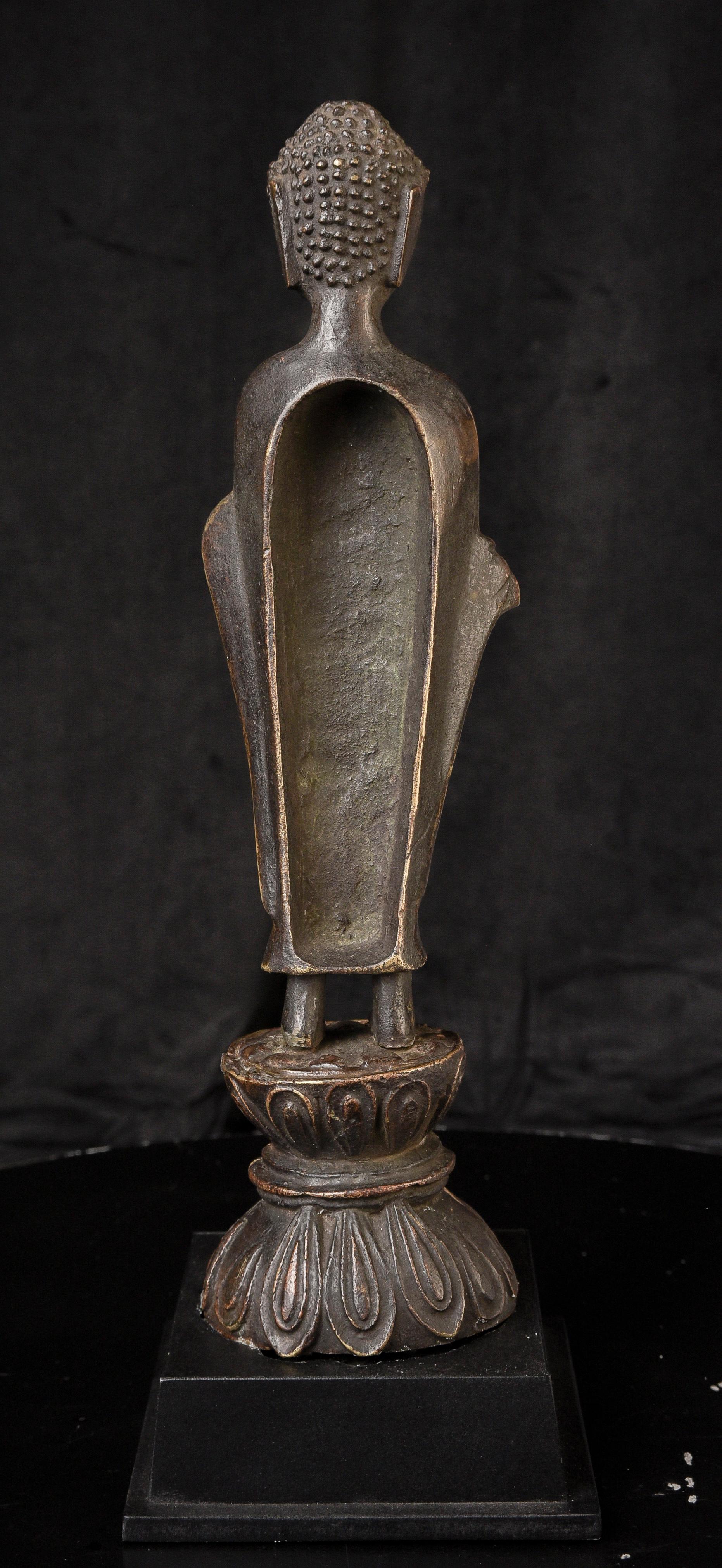 Bronze Bouddha coréen de 1000 ans. Moulage solide, très fin, 12 pouces de haut. 10292 en vente