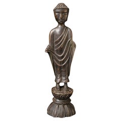 Bouddha coréen de 1000 ans. Moulage solide, très fin, 12 pouces de haut. 10292