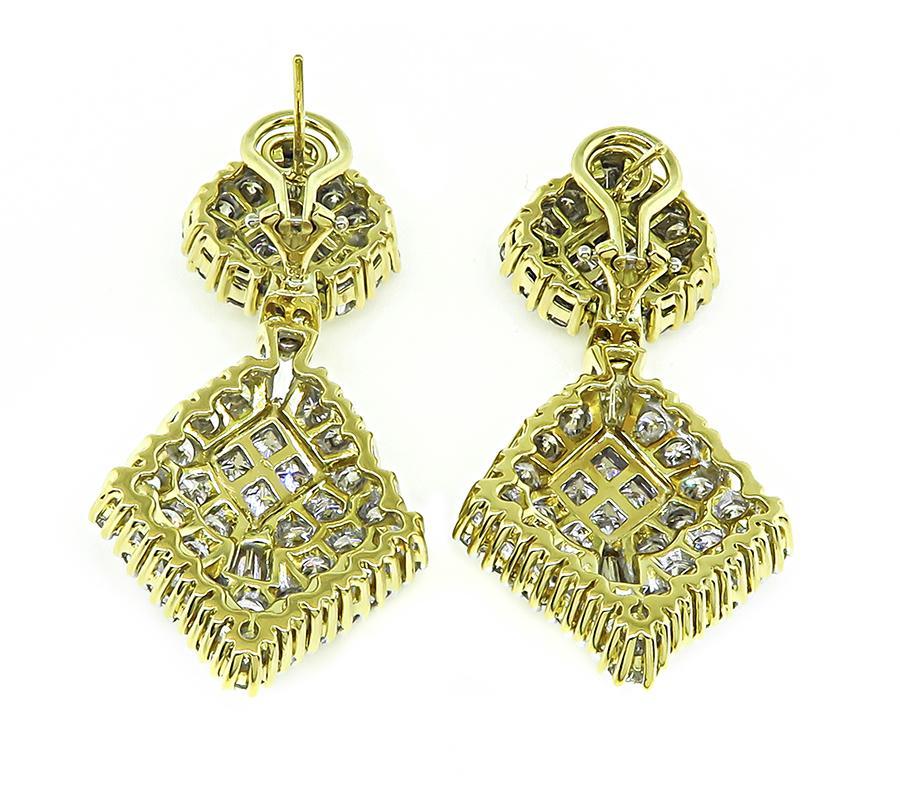 10.00ct Diamond Gold Dangling Earrings In Good Condition For Sale In New York, NY