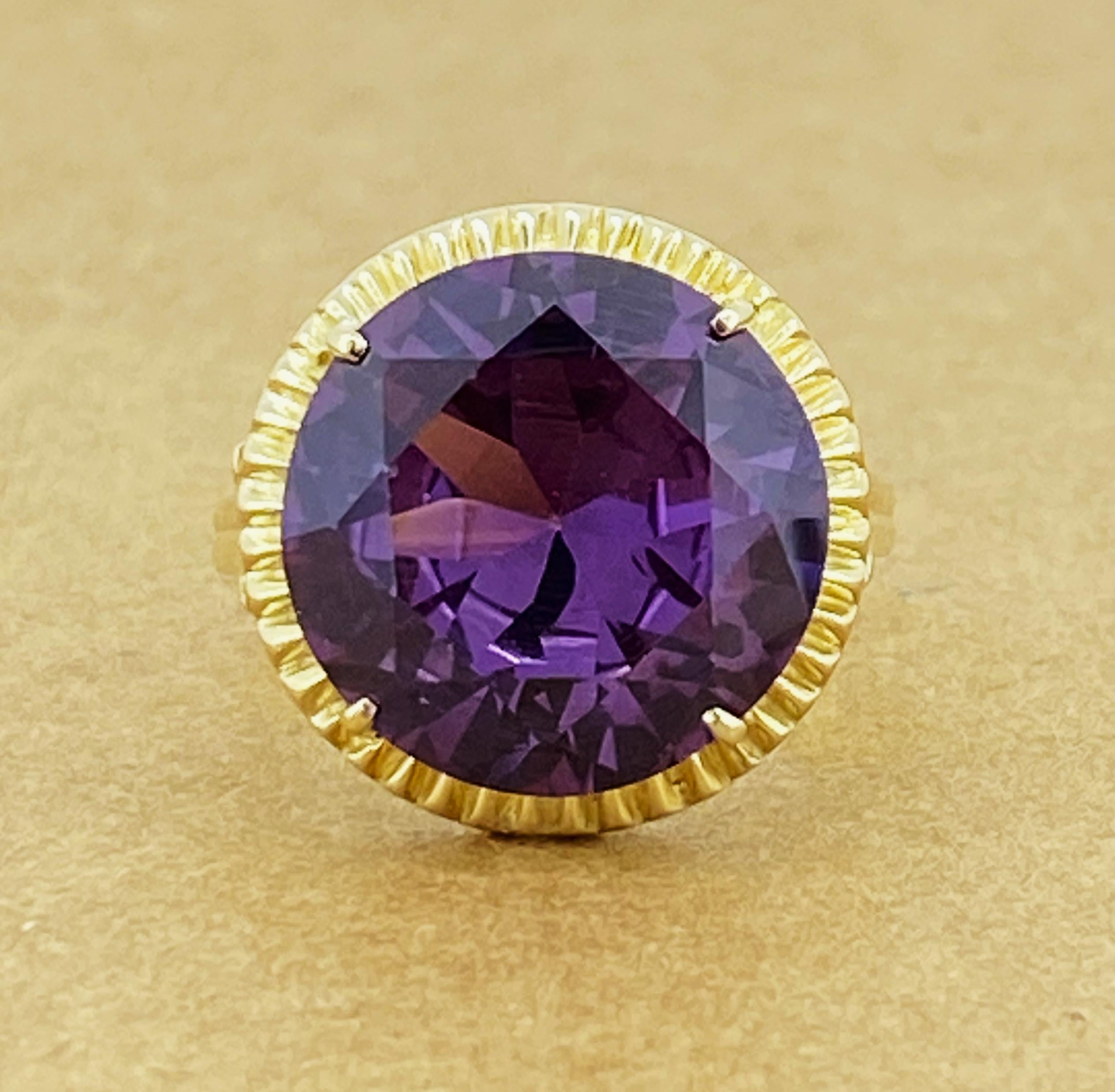 10.00ct Alexandrite Synthétique Ronde Solitaire Bague Rétro en Or Jaune 14K Excellent état - En vente à MELBOURNE, AU