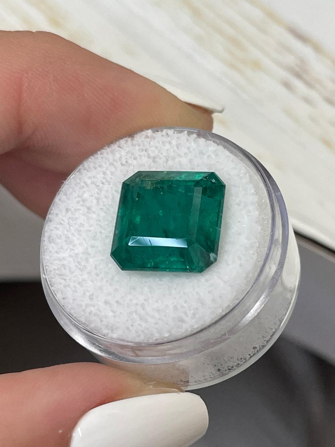 Women's 10.01 Carat 12.5x12.5 Vivid Dark Green Zambian Emerald - Asscher Cut May Births For Sale