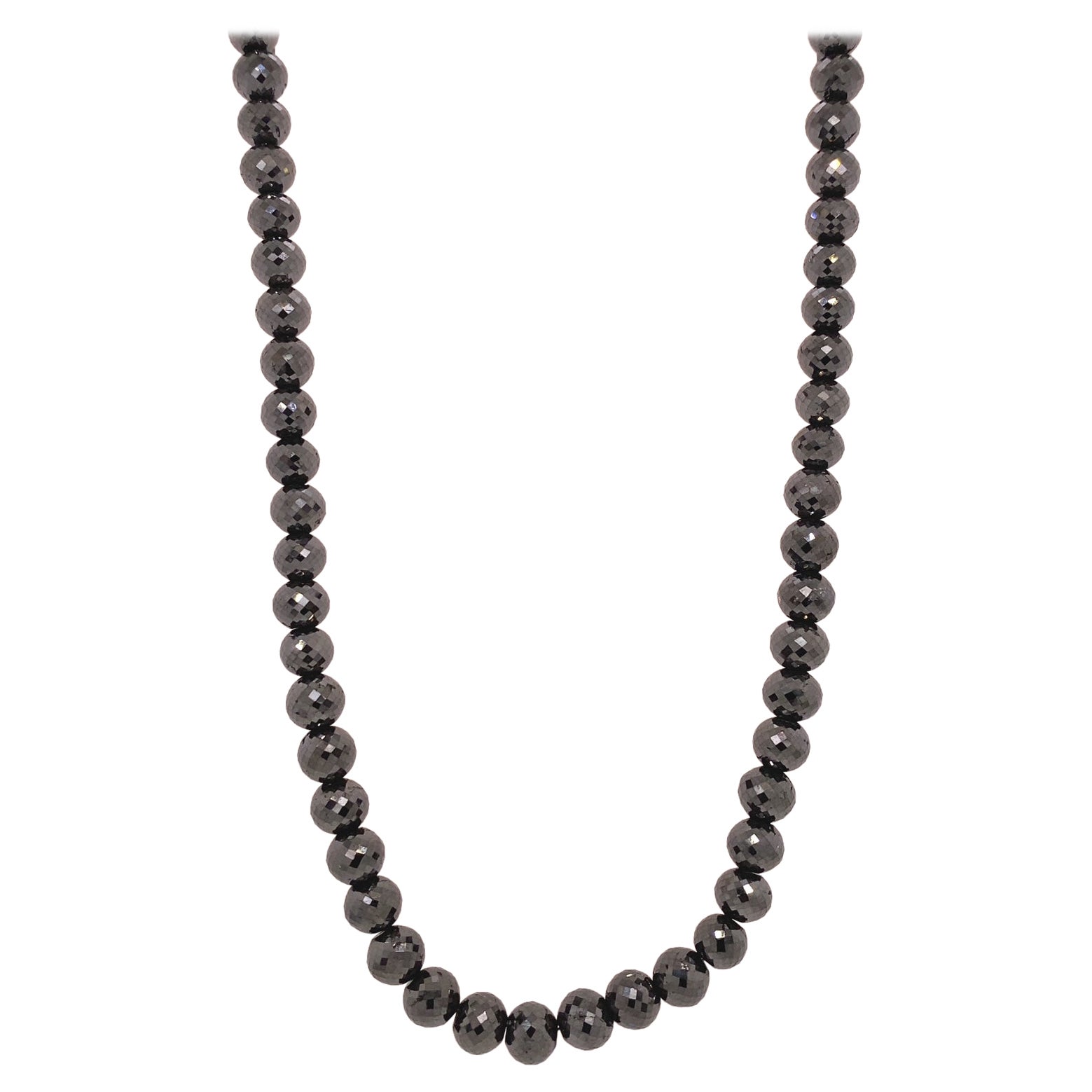 Facettierte Halskette mit 100,17 Karat schwarzem Diamanten und Diamantverschluss aus Weißgold mit Diamanten im Angebot