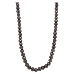 Facettierte Halskette mit 100,17 Karat schwarzem Diamanten und Diamantverschluss aus Weißgold mit Diamanten