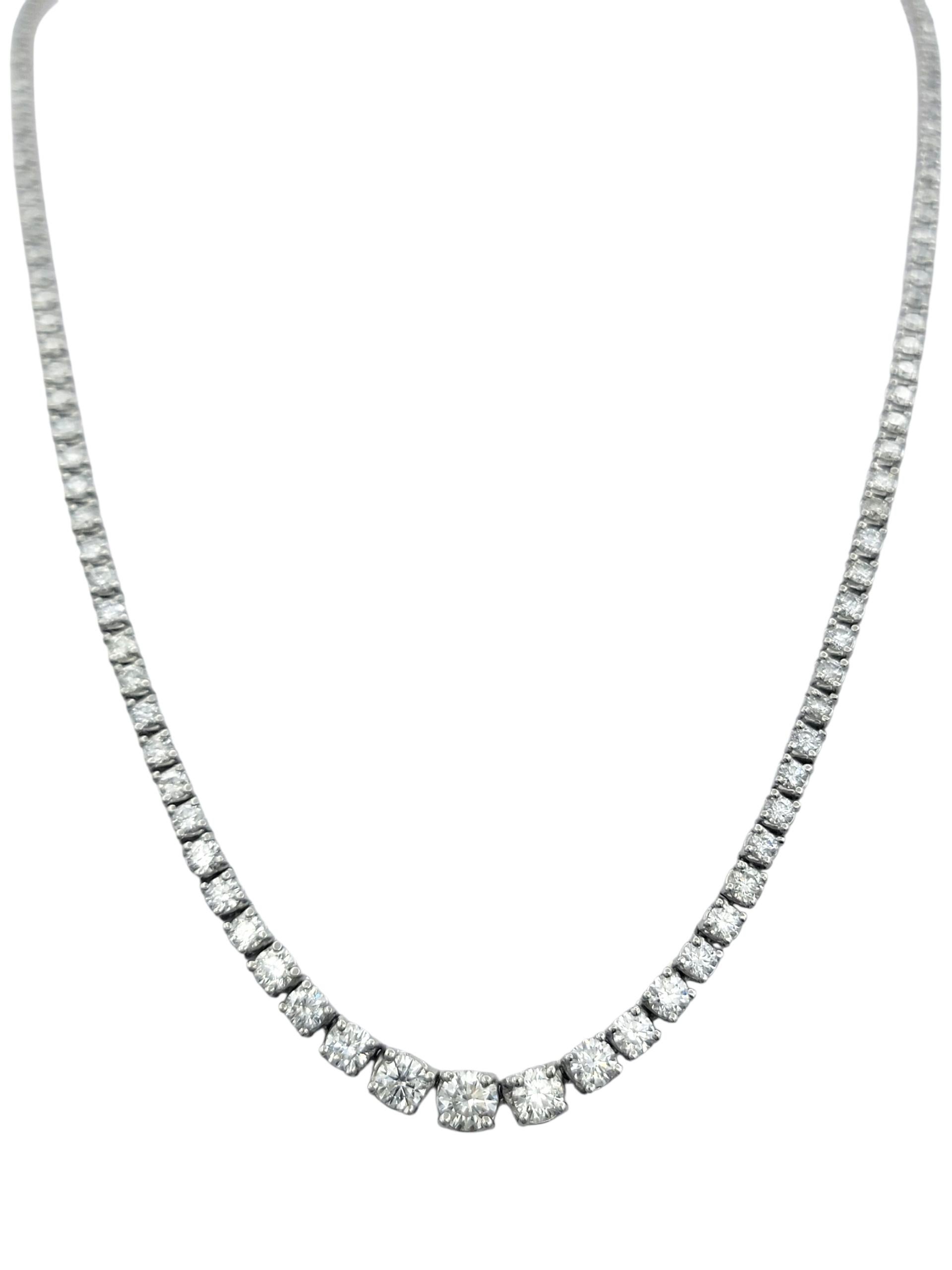 Taille ronde 10.02 Carats Total Diamant rond brillant gradué Collier Tennis en Platine en vente
