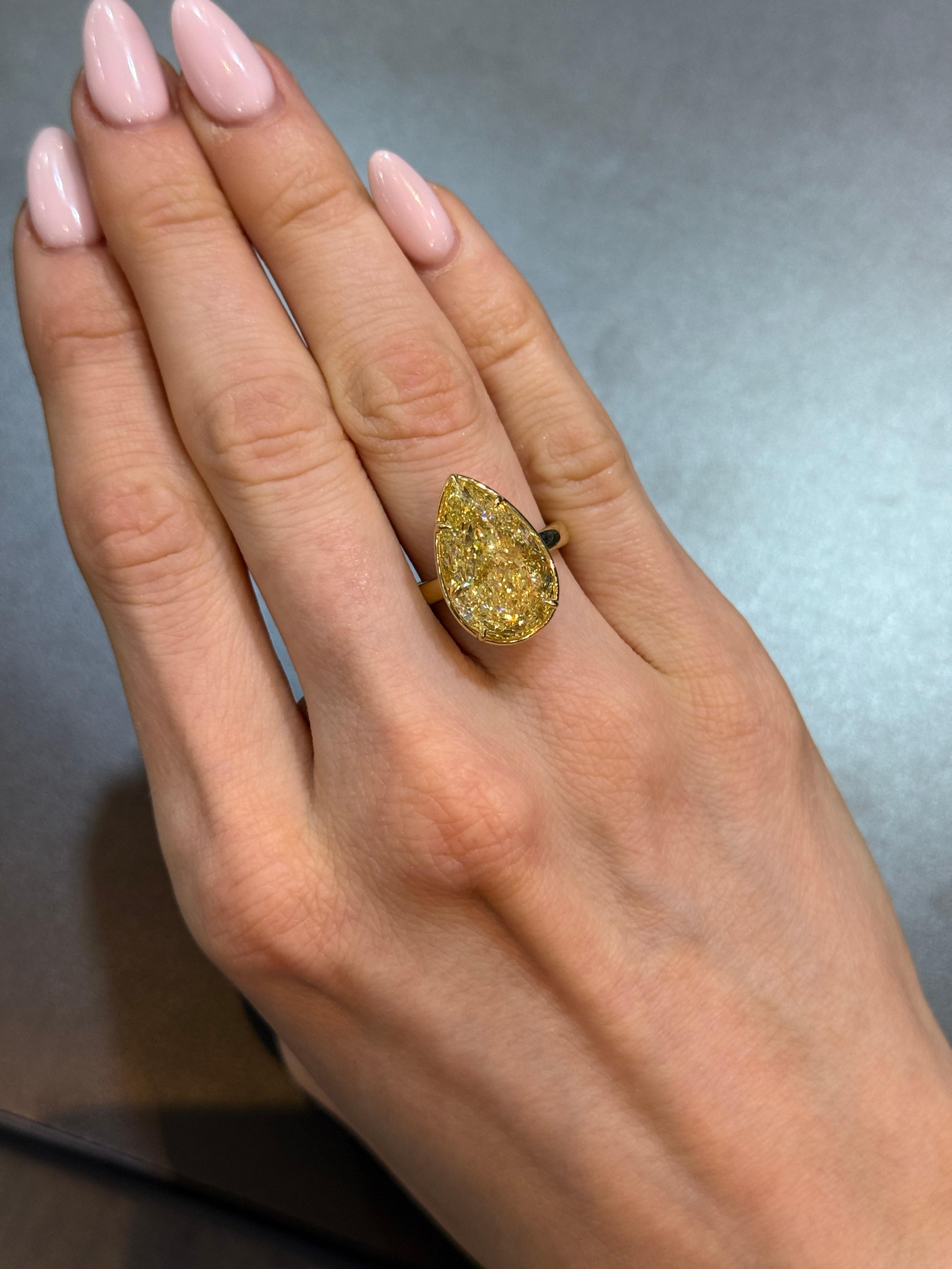 Moderno Diamante perlato giallo naturale da 10,02 carati in un castone con incastonatura a solitario in vendita