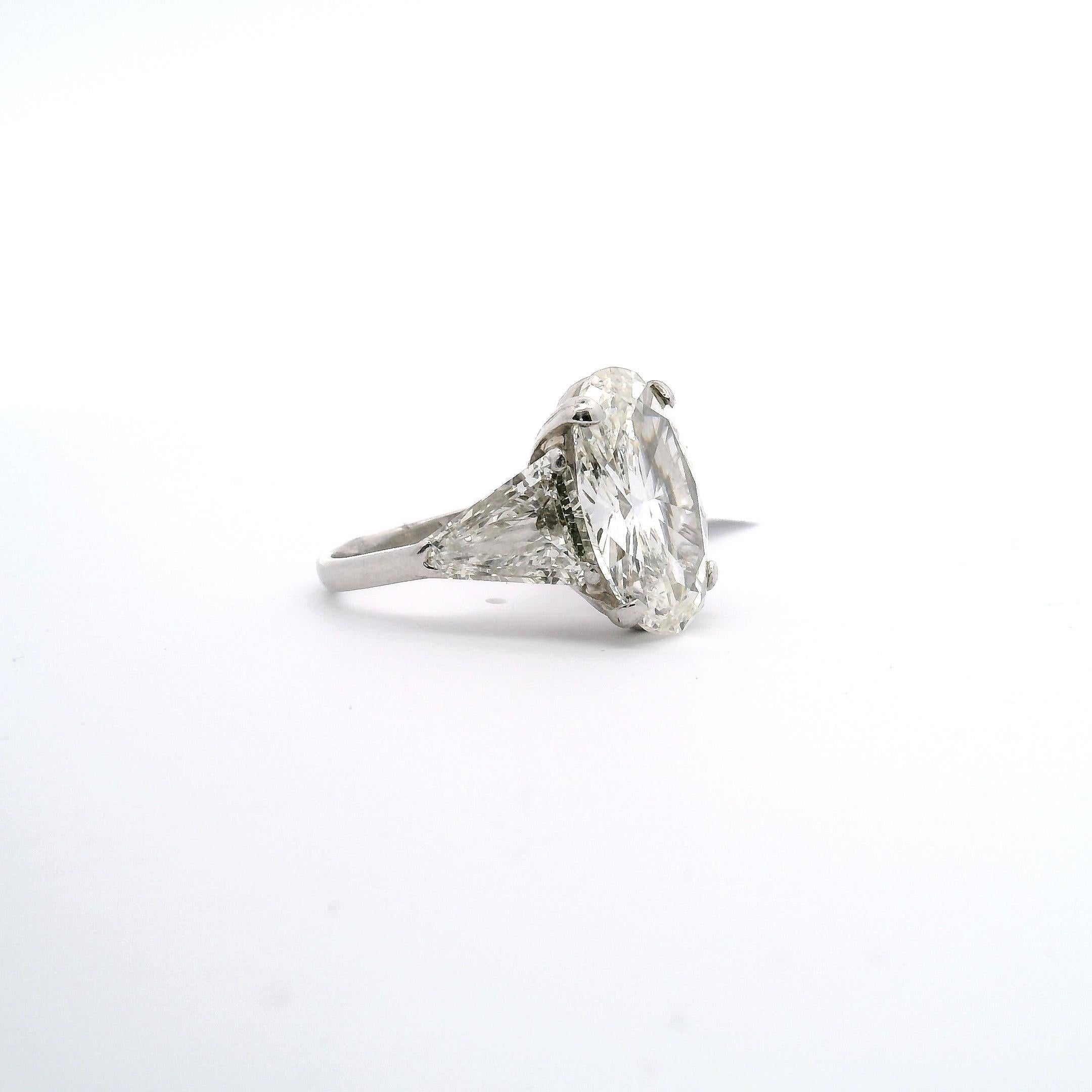 10.02ct. Oval Diamond Engagement Ring In Excellent Condition For Sale In Sausalito, CA