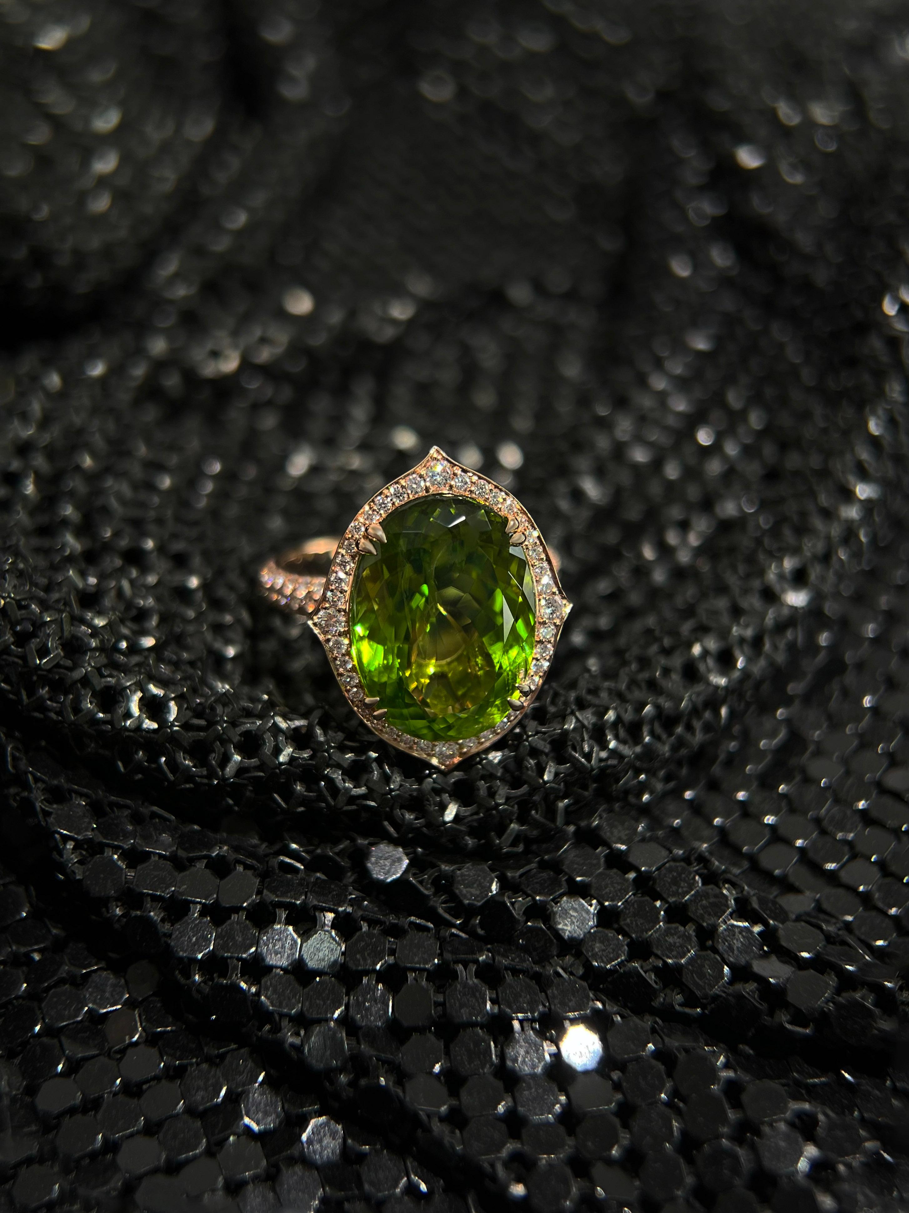10.03 Carat Peridot and Diamond Ring in 18K Rose Gold For Sale 5