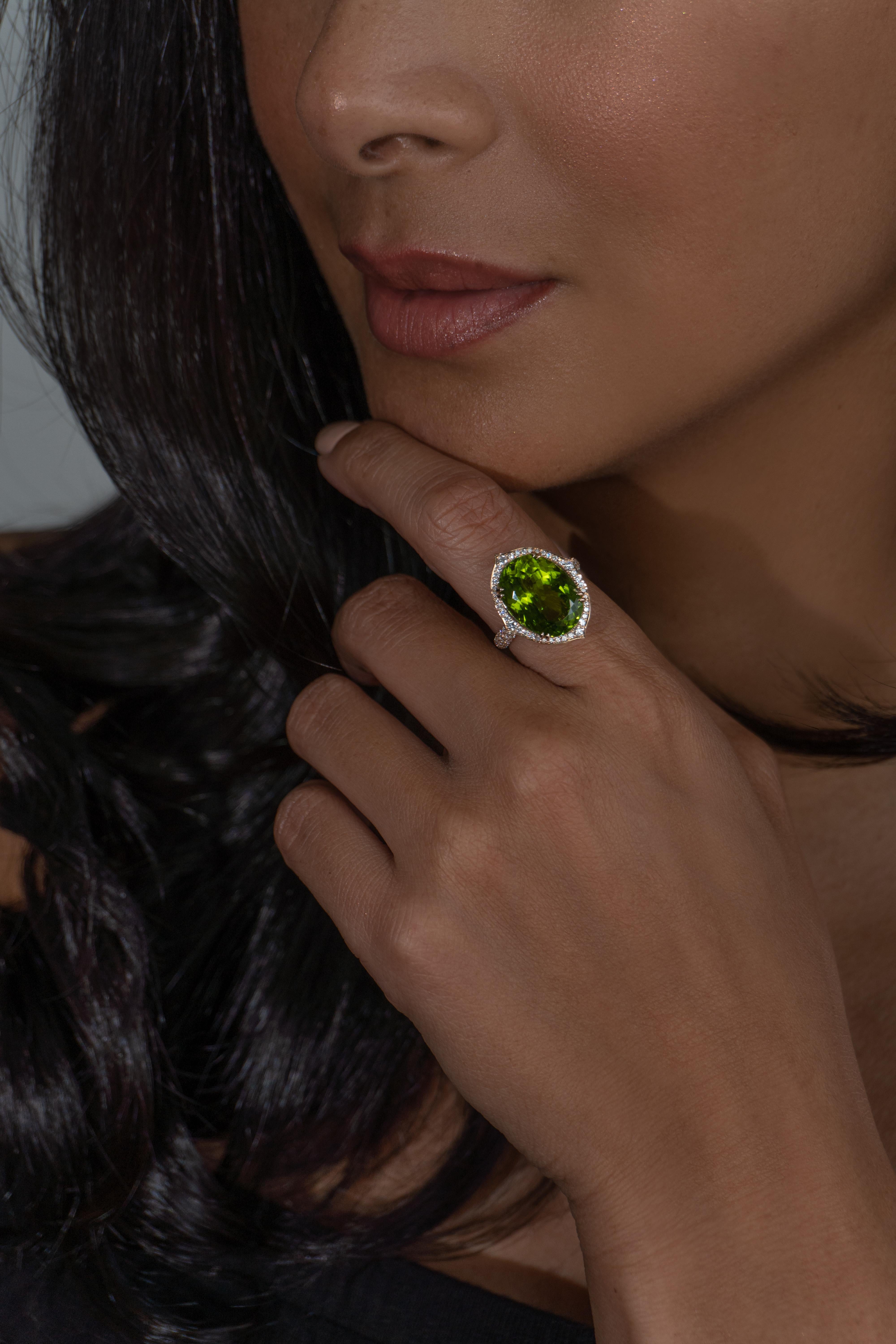 10.03 Carat Peridot and Diamond Ring in 18K Rose Gold For Sale 1
