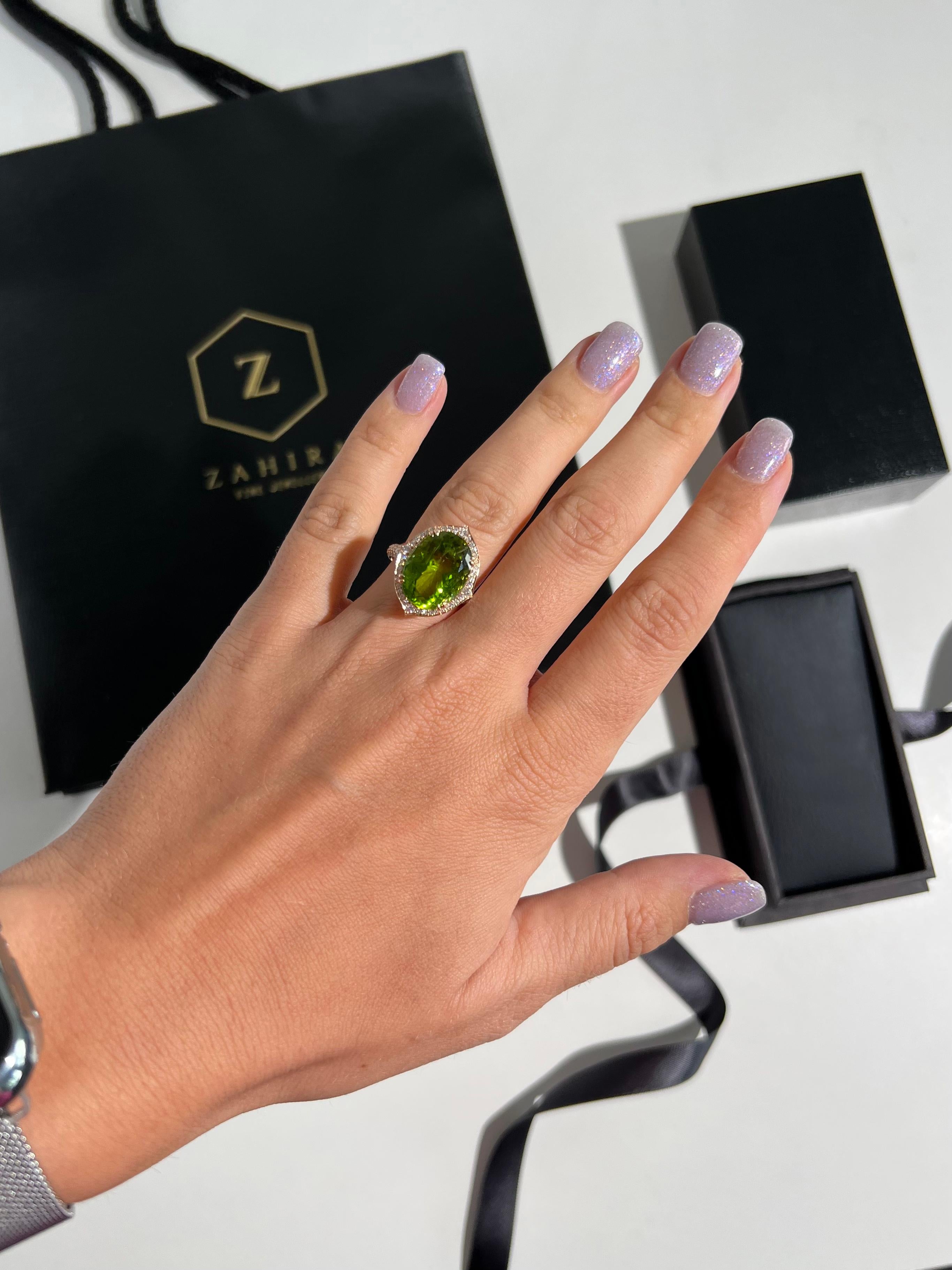 10.03 Carat Peridot and Diamond Ring in 18K Rose Gold In New Condition For Sale In Bangkok, TH