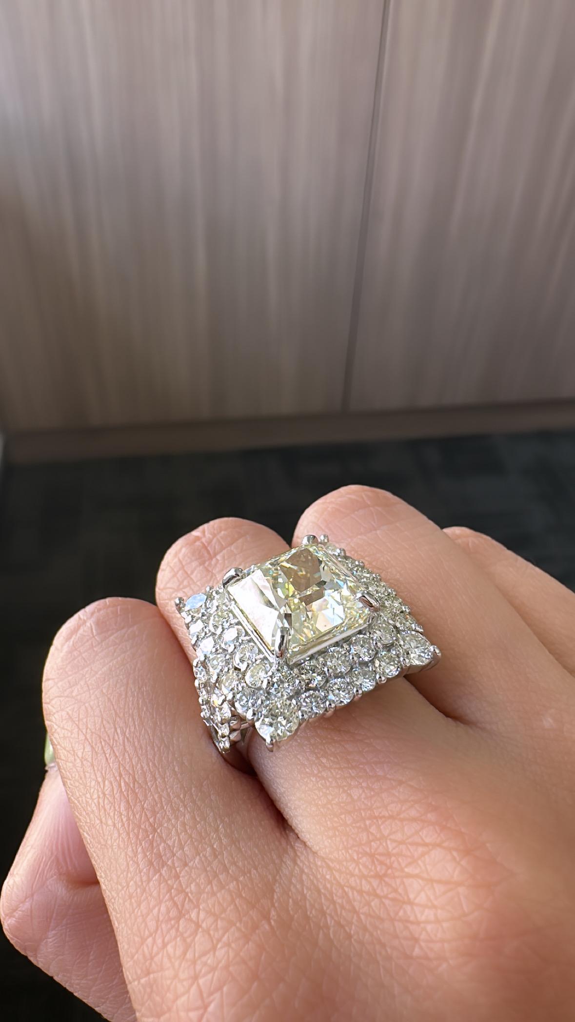10.03 carats, Very Light Yellow, VS2 clarity, Princess Diamond Engagement Ring For Sale 7