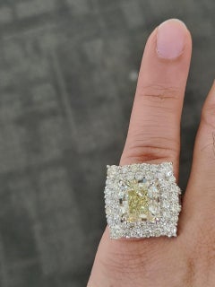 Bague de fiançailles à diamant carré modifié de 10,03 carats, certifiée par le GIA