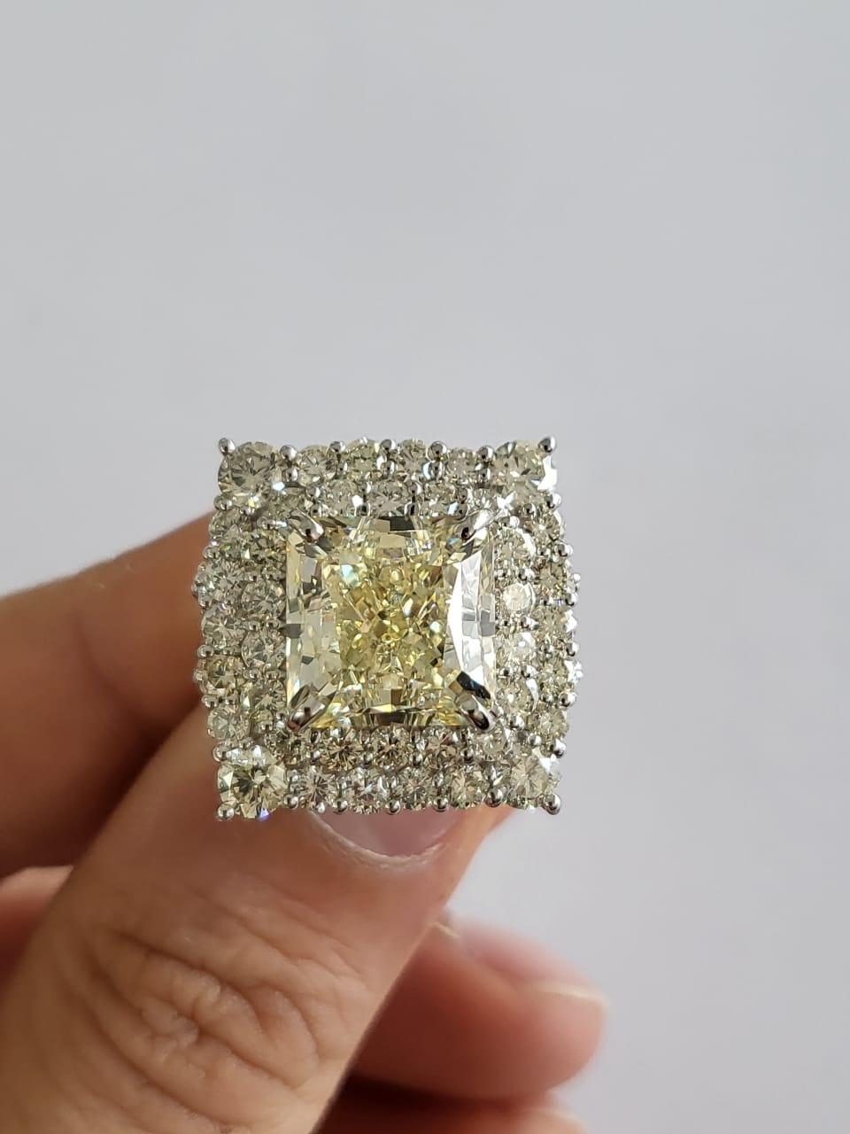 10.03 carats, Very Light Yellow, VS2 clarity, Princess Diamond Engagement Ring In New Condition For Sale In Hong Kong, HK